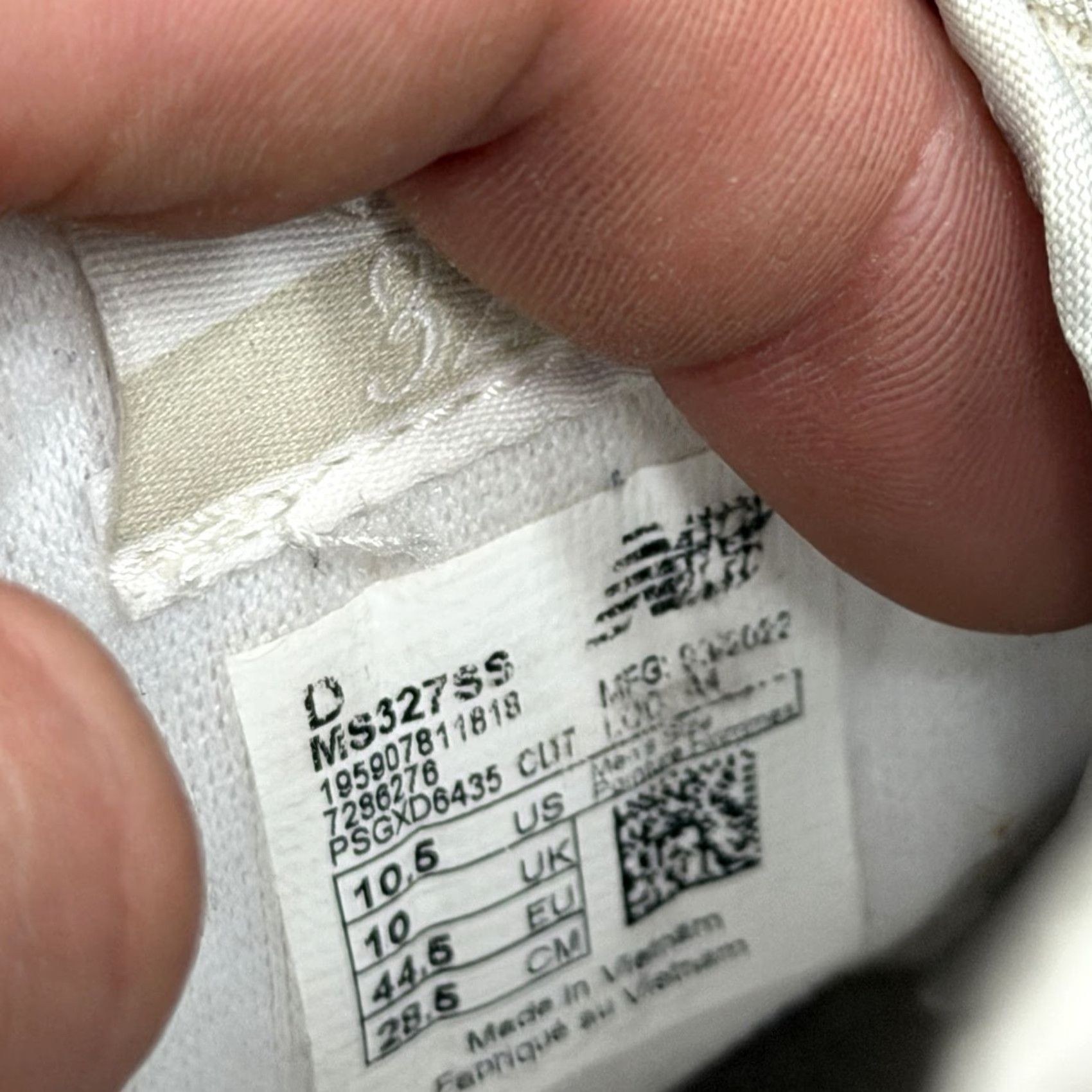 New Balance New Balance 327 MS327SS Sea Salt Bright Orange Sneakers Mens 10.5 Shoes or Sneakers Size US 10 / EU 43 - 4 Thumbnail
