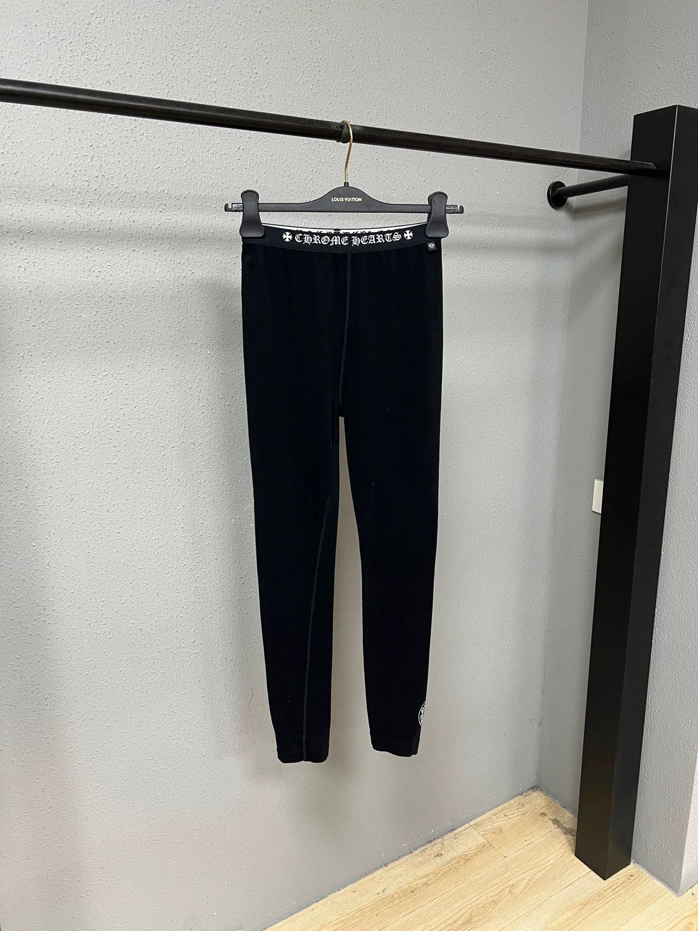 chrome hearts yoga pants in black