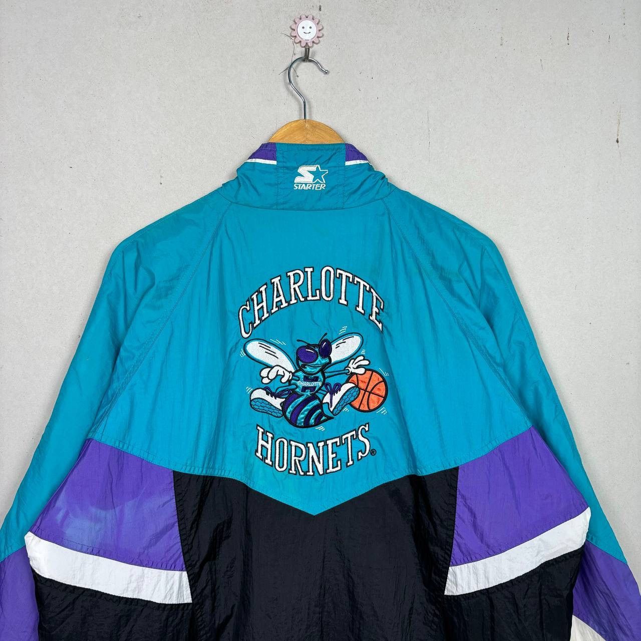 Starter Vintage 90s Starter Charlotte Hornets NBA Team Jacket Size US L / EU 52-54 / 3 - 3 Thumbnail