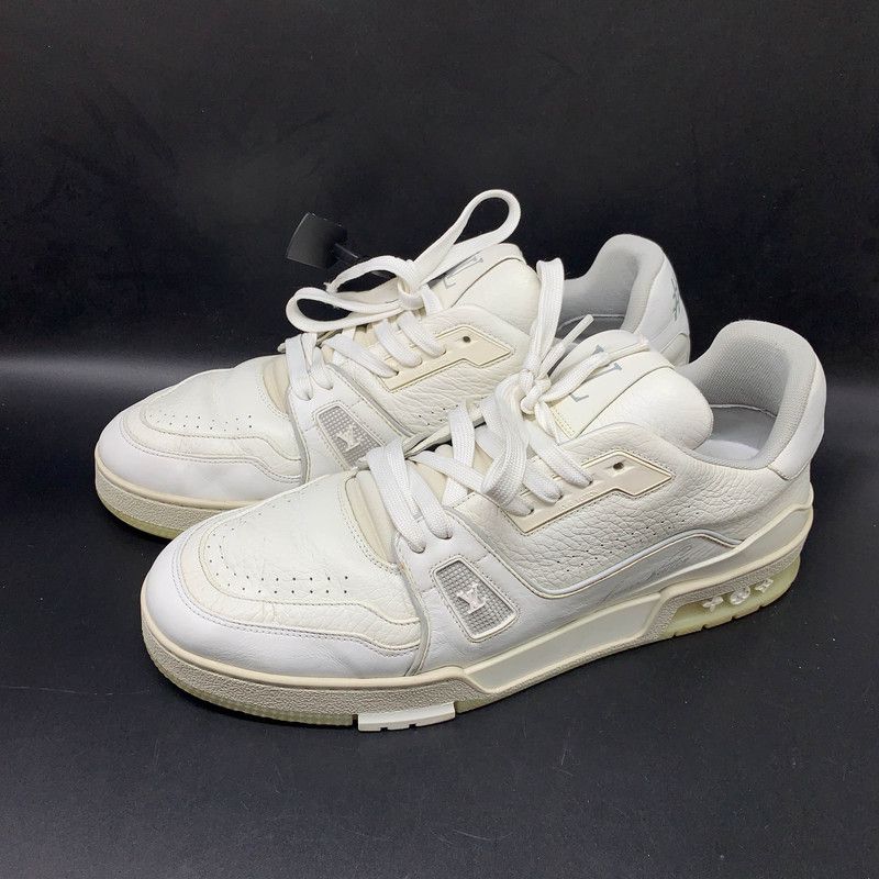 Louis Vuitton Trainer Low Top Sneakers in White 0079