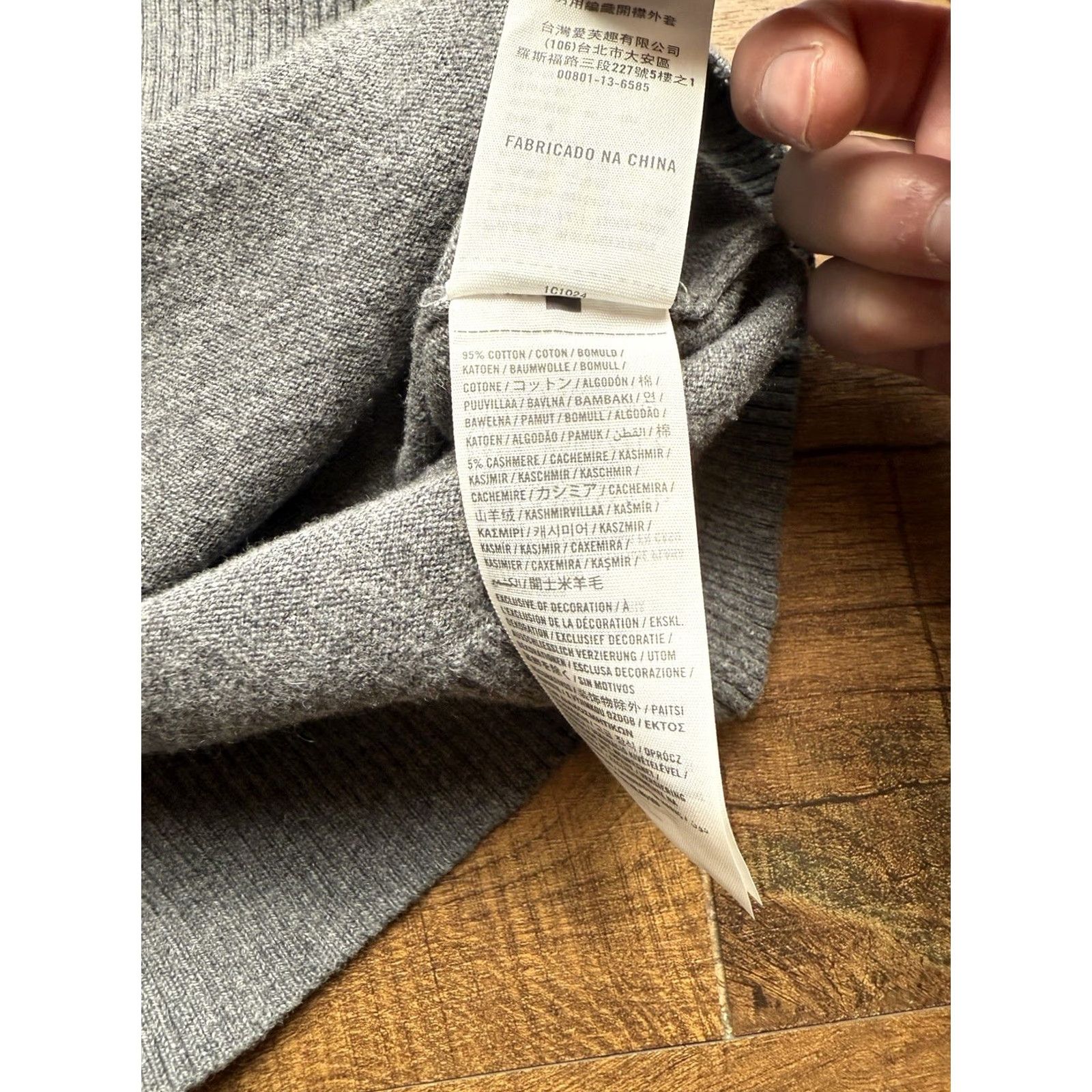Abercrombie & Fitch VTG Abercrombie & Fitch Men’s Gray Letterman Cardigan Sweater M Y2K Size US M / EU 48-50 / 2 - 6 Thumbnail