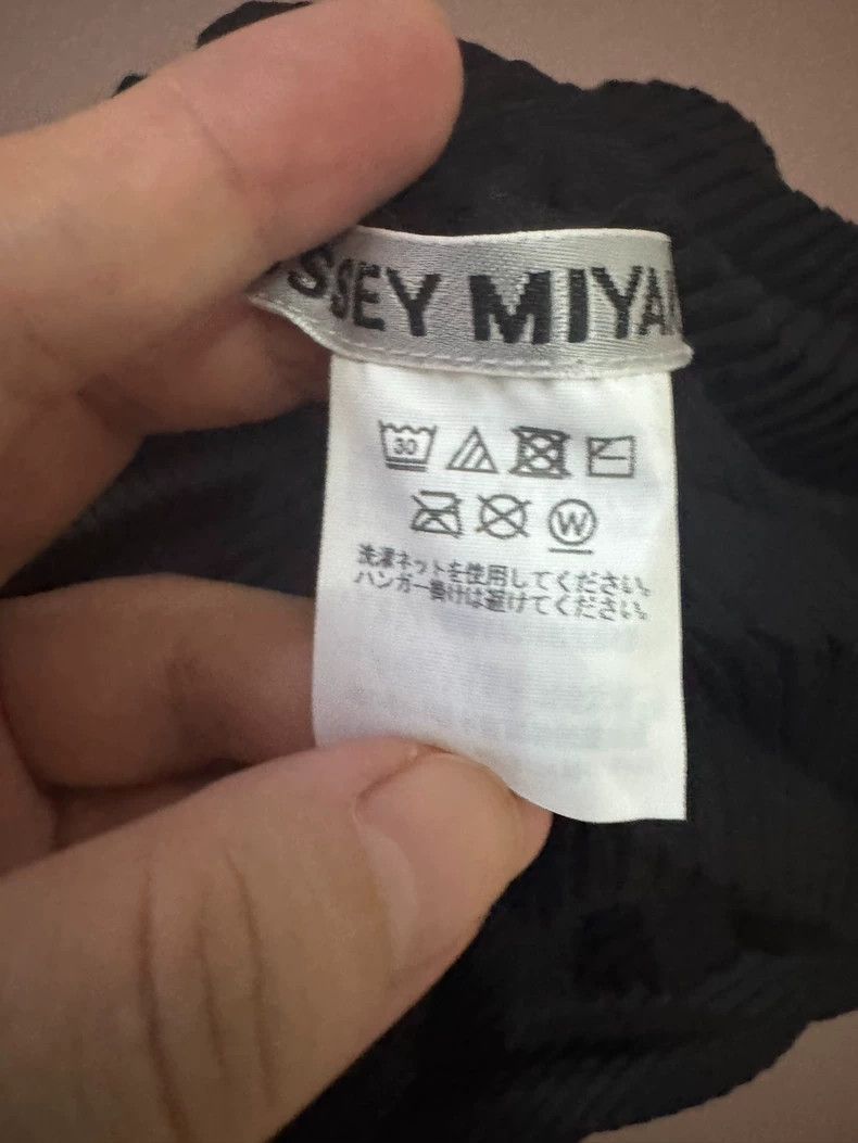 Issey Miyake Issey Miyake Black pleated short-sleeved shirt Size M / US 6-8 / IT 42-44 - 3 Thumbnail