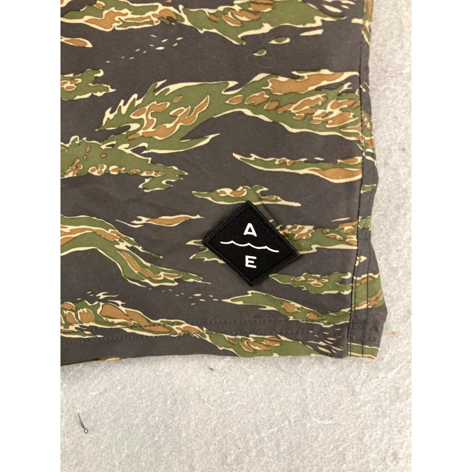 American Eagle Outfitters American Eagle Outfitters Bermuda Shorts Mens Small Green Camo Lightweight Swim Bottoms Size US 29 - 6 Thumbnail