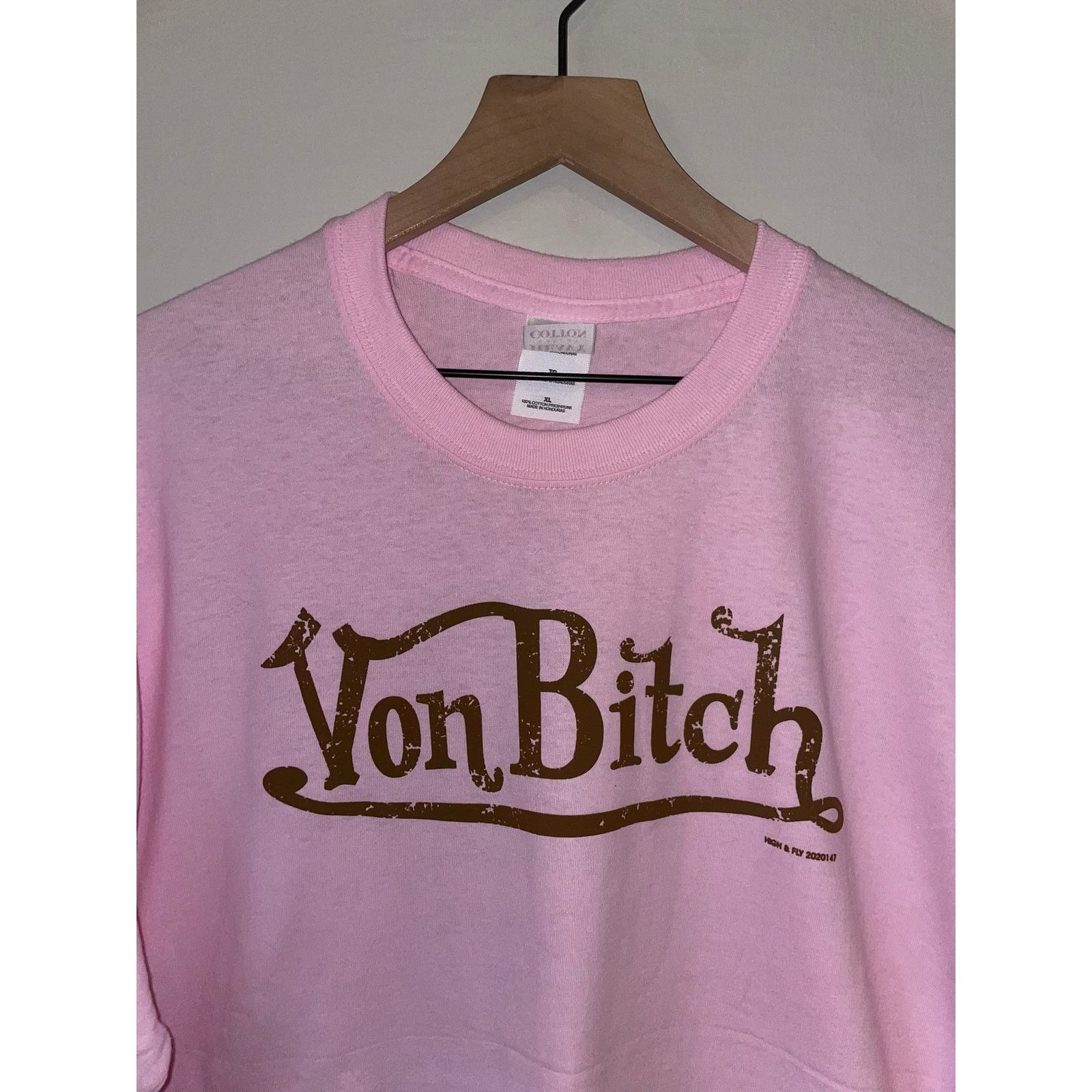 Gildan Vintage Spoof Shirt Von B*tch Dutch Pink Joke Tee 2000s XL Size US XL / EU 56 / 4 - 6 Thumbnail