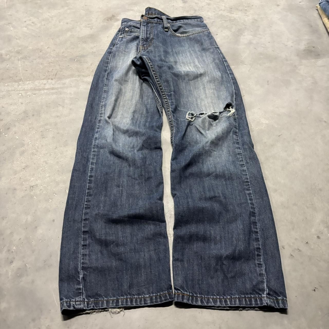 Levi's × Vintage Crazy Vintage Y2K/2000s Grunge Faded Dark Wash Levi’s Distressed Denim Jeans! Size US 32 / EU 48 - 3 Thumbnail