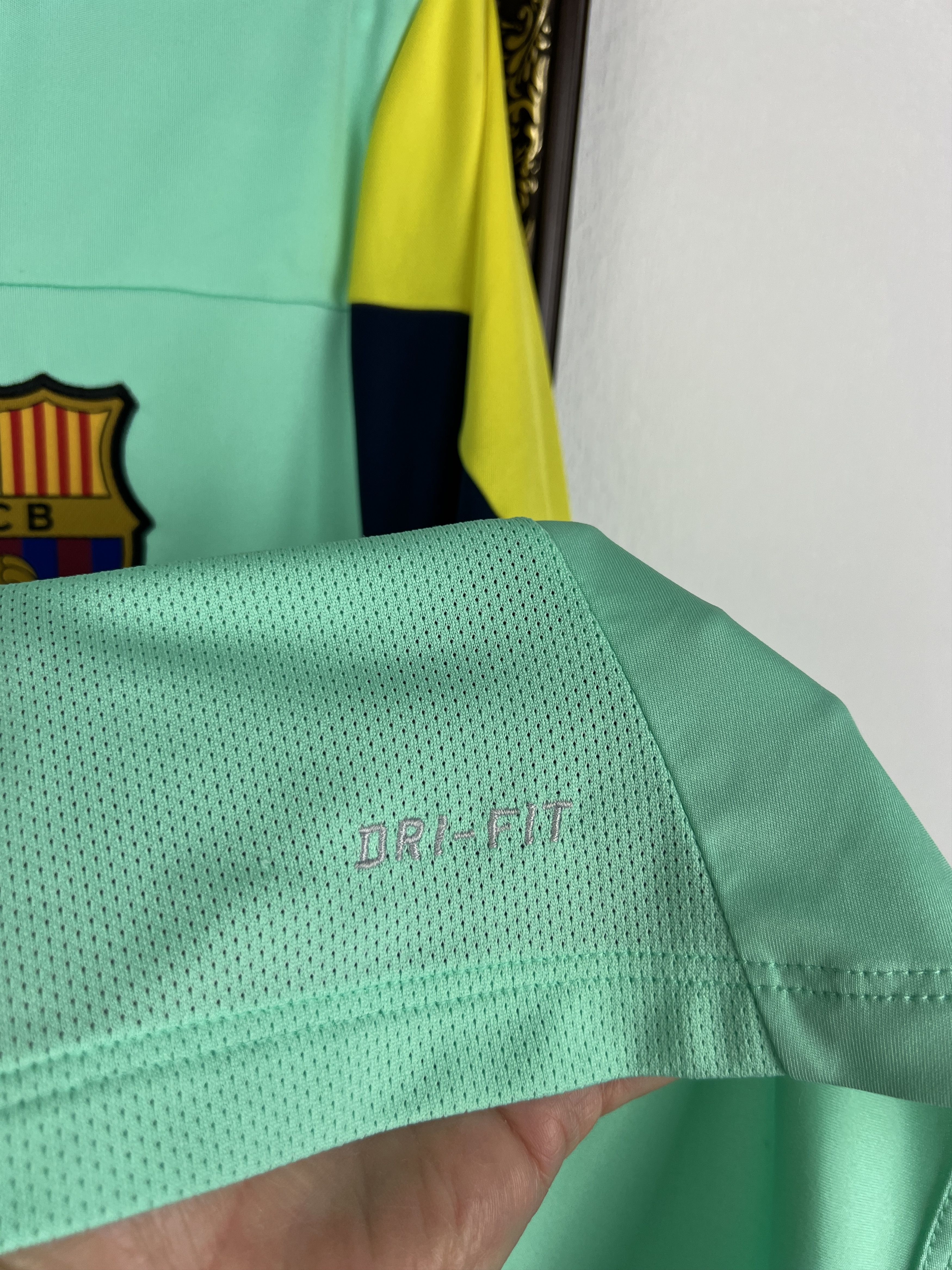 Nike FC Barcelona Football Train Shirt Soccer Jersey Trikot Size US L / EU 52-54 / 3 - 5 Thumbnail