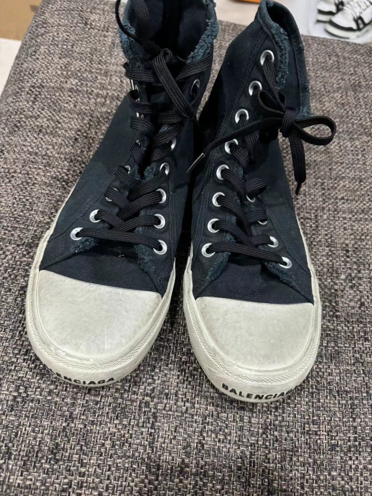 Balenciaga Balenciaga Canvas Sneaker 42 Authentic Size US 9 / EU 42 - 1 Thumbnail