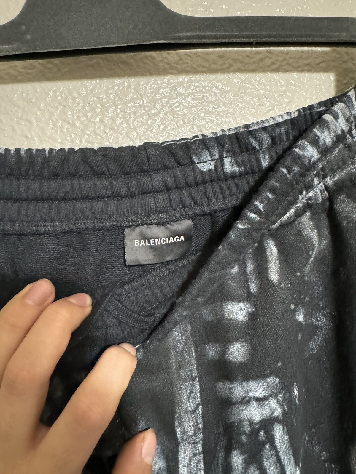 Balenciaga Balenciaga Black Graffiti Skater Sweatpants Size US 31 - 5 Thumbnail