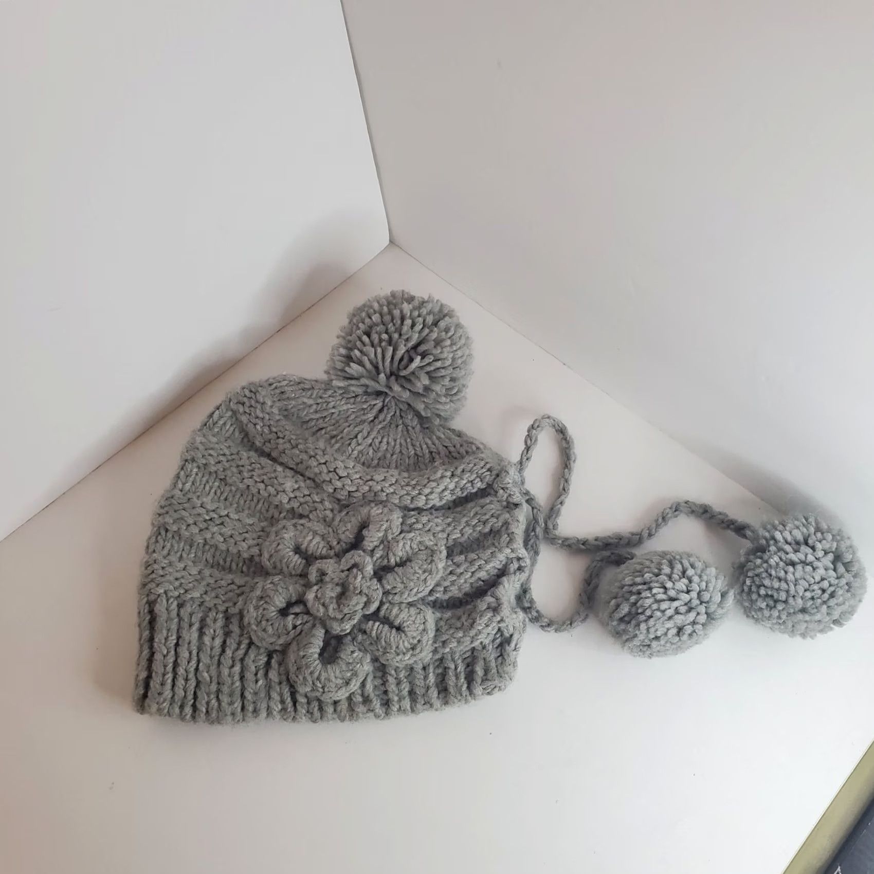 Burton VINTAGE Burton Snowboards Womens Ponytail Beanie Flower Gray Y2K Size ONE SIZE - 5 Thumbnail