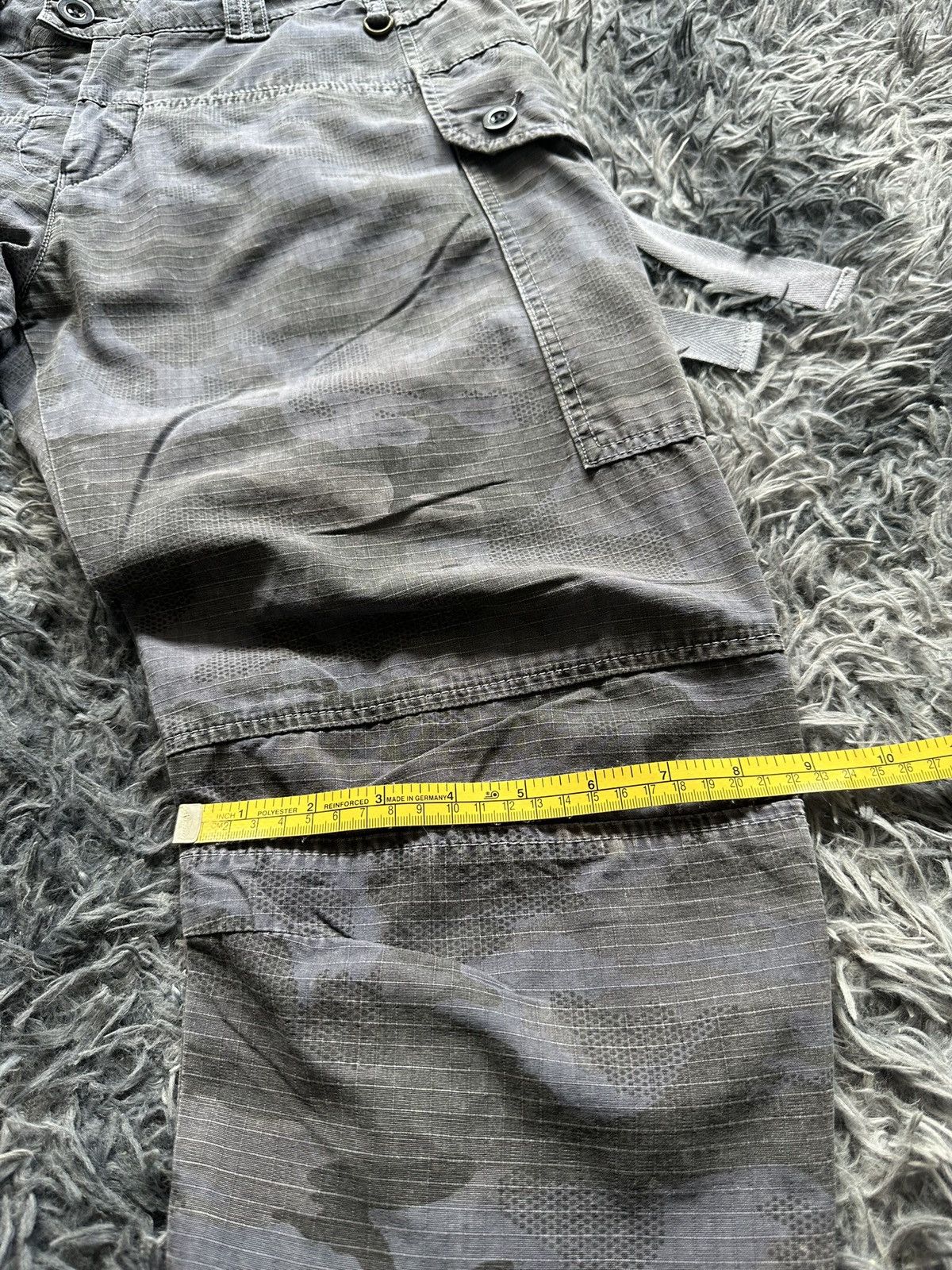 Marithe + Francois Girbaud 2000s MFG camo cargo hybrid quarter pants Size US 33 - 16 Thumbnail