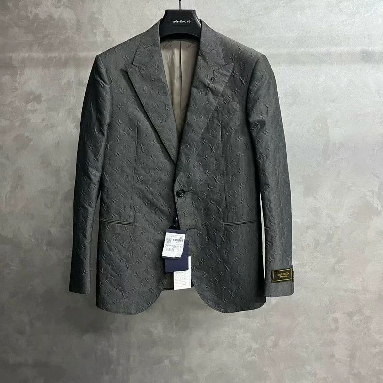 Louis Vuitton Louis Vuitton Latest Black Solid Suit Collar Single Breast Size 48R - 1 Thumbnail