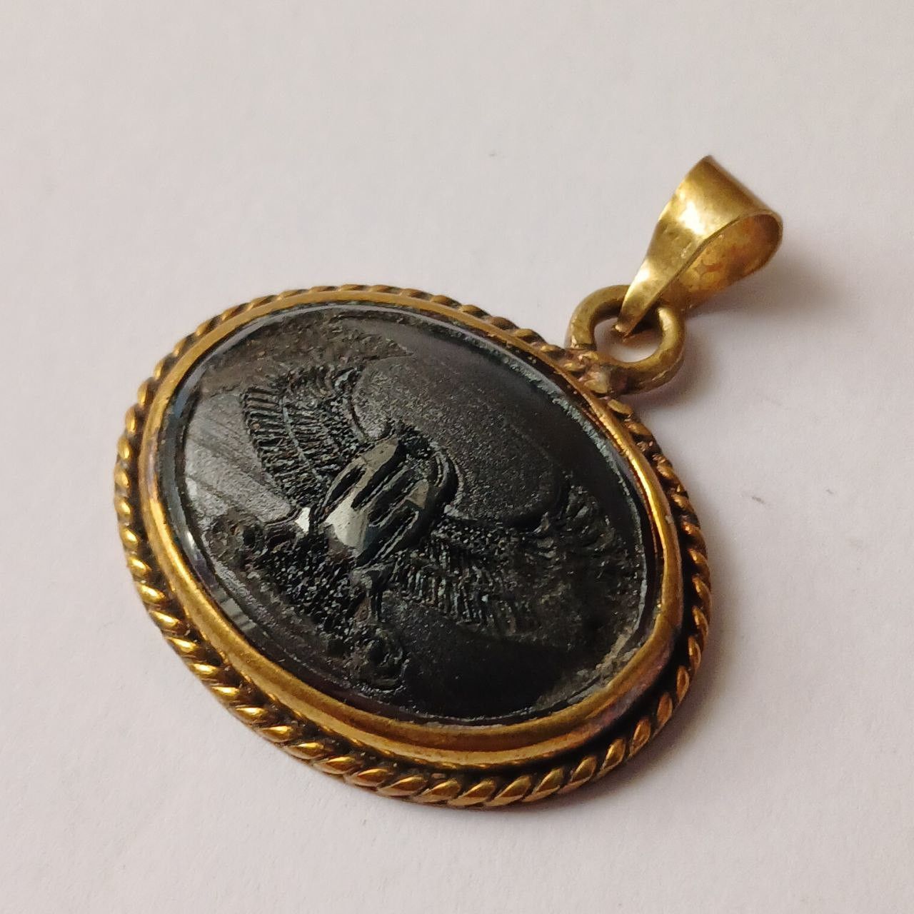 Vintage Vintage brass pendant with engraved eagle design Size ONE SIZE - 7 Thumbnail