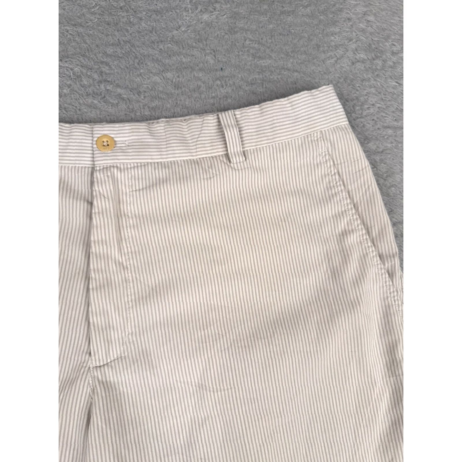 Nike Nike Mens Shorts 36 White Gray Stripe Polyester Golf 36x9 Middl? Size US 36 / EU 52 - 5 Thumbnail