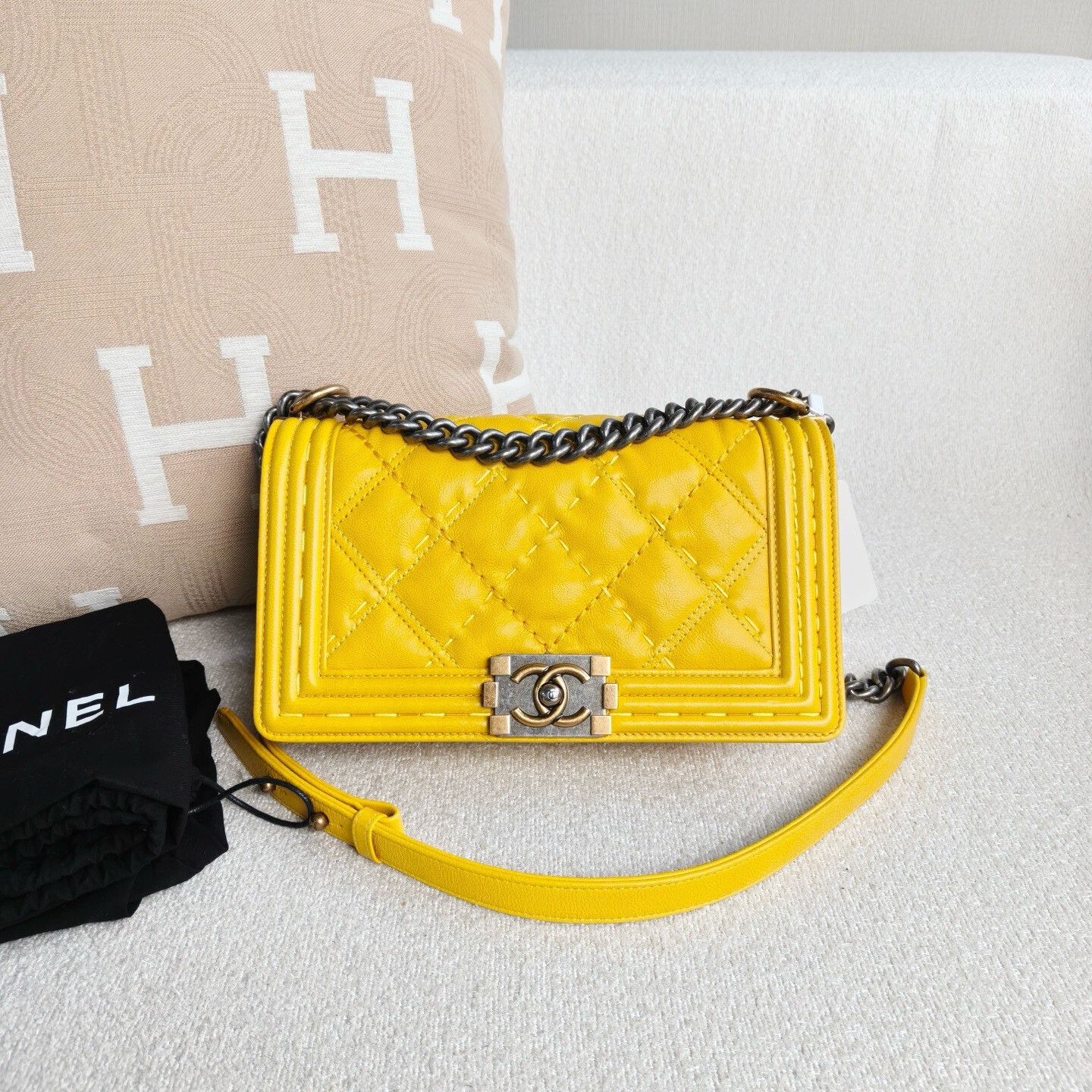 Chanel Pre-loved Bag Very good condition Size ONE SIZE - 1 Thumbnail