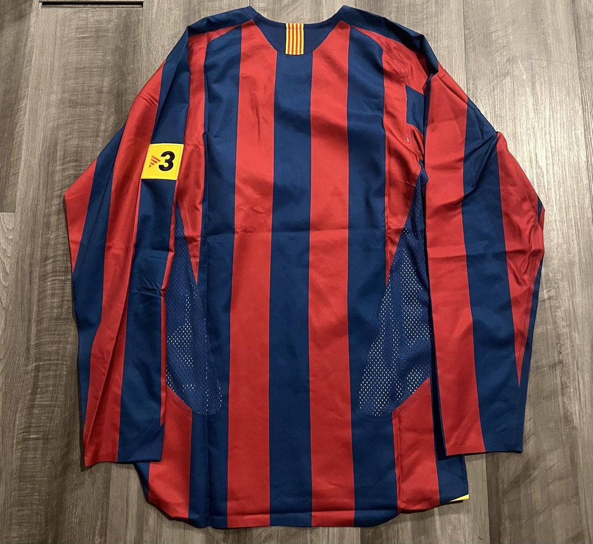 Nike Size S Nike FC Barcelona 05/06 Reissue Long-Sleeve Jersey Size US S / EU 44-46 / 1 - 2 Thumbnail