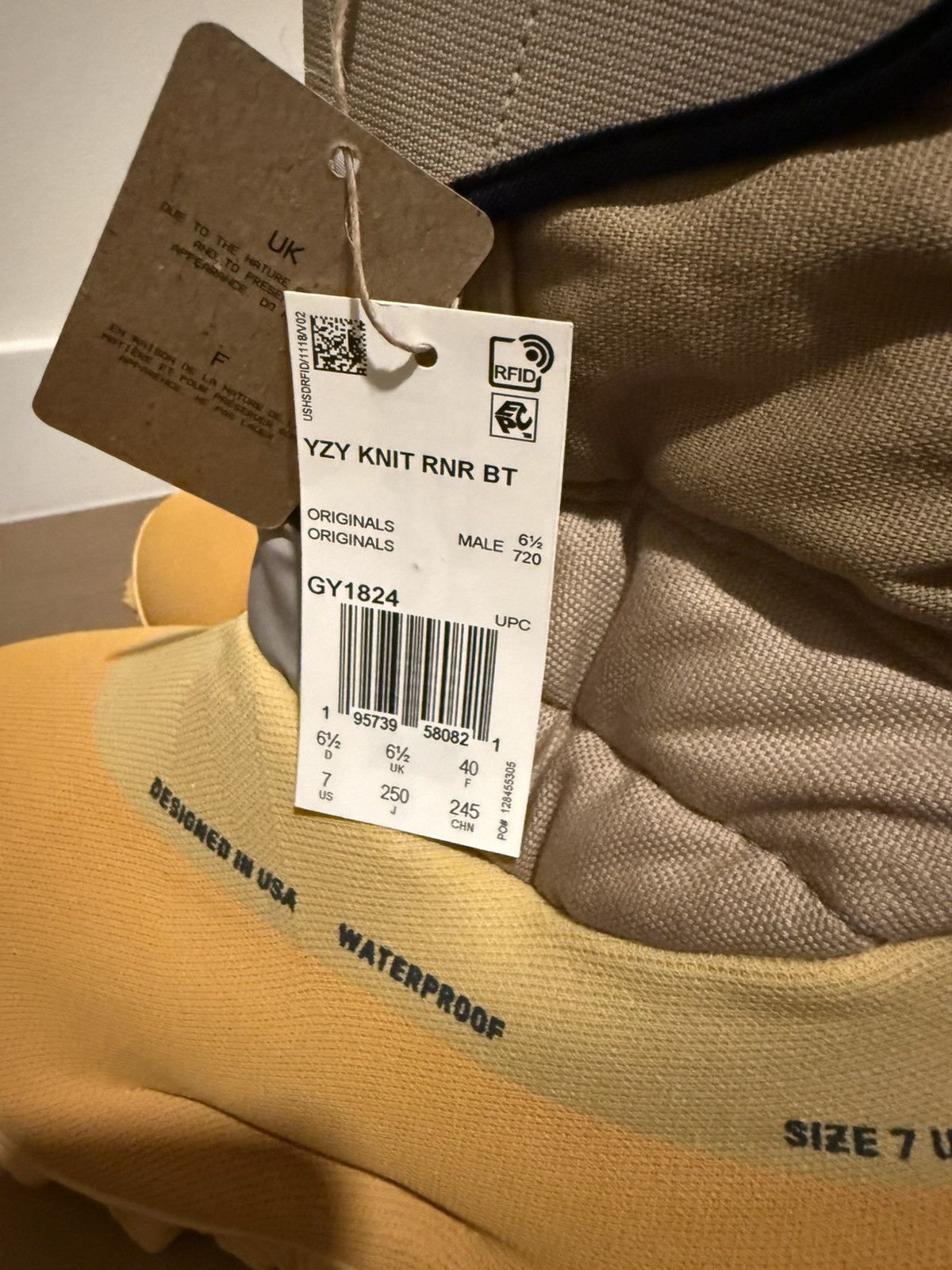 Yeezy Adidas Yeezy Knit Runner Boot Sulfur Yellow RNR BT size 7 Size US 7 / EU 40 - 8 Thumbnail