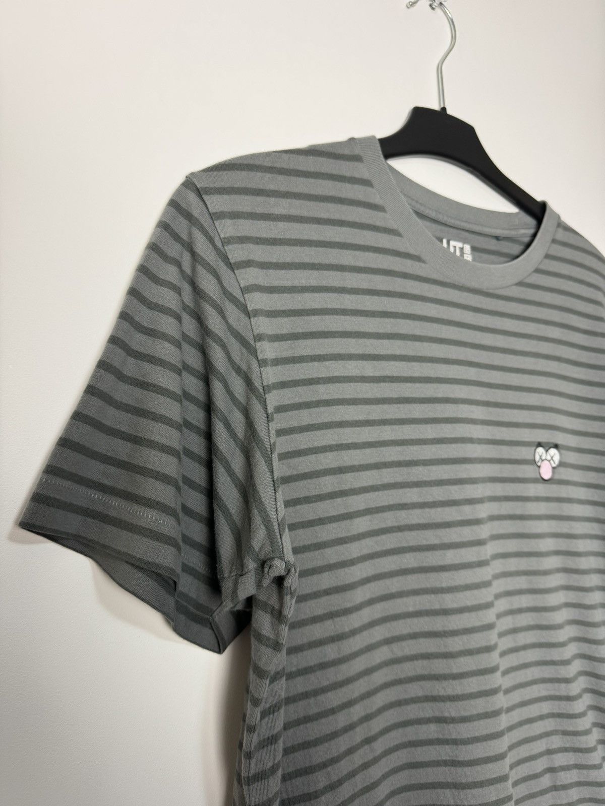 Japanese Brand Rare Kaws x Uniqlo tee gray striped Japanese designer Y2K Size US M / EU 48-50 / 2 - 8 Thumbnail