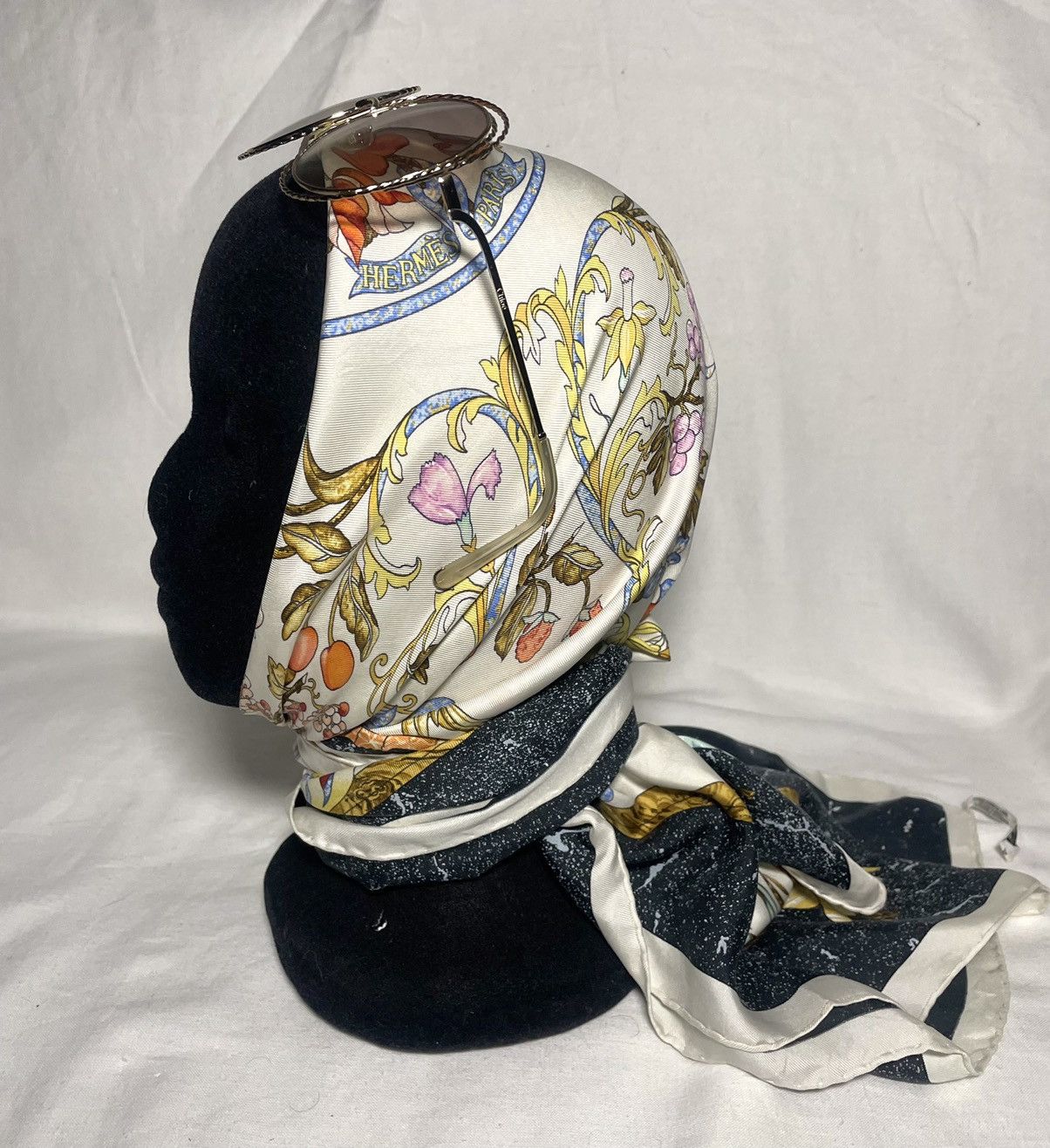Hermes Hermes Pierres d’Orient et d’Occident white black silk scarf Size ONE SIZE - 8 Thumbnail