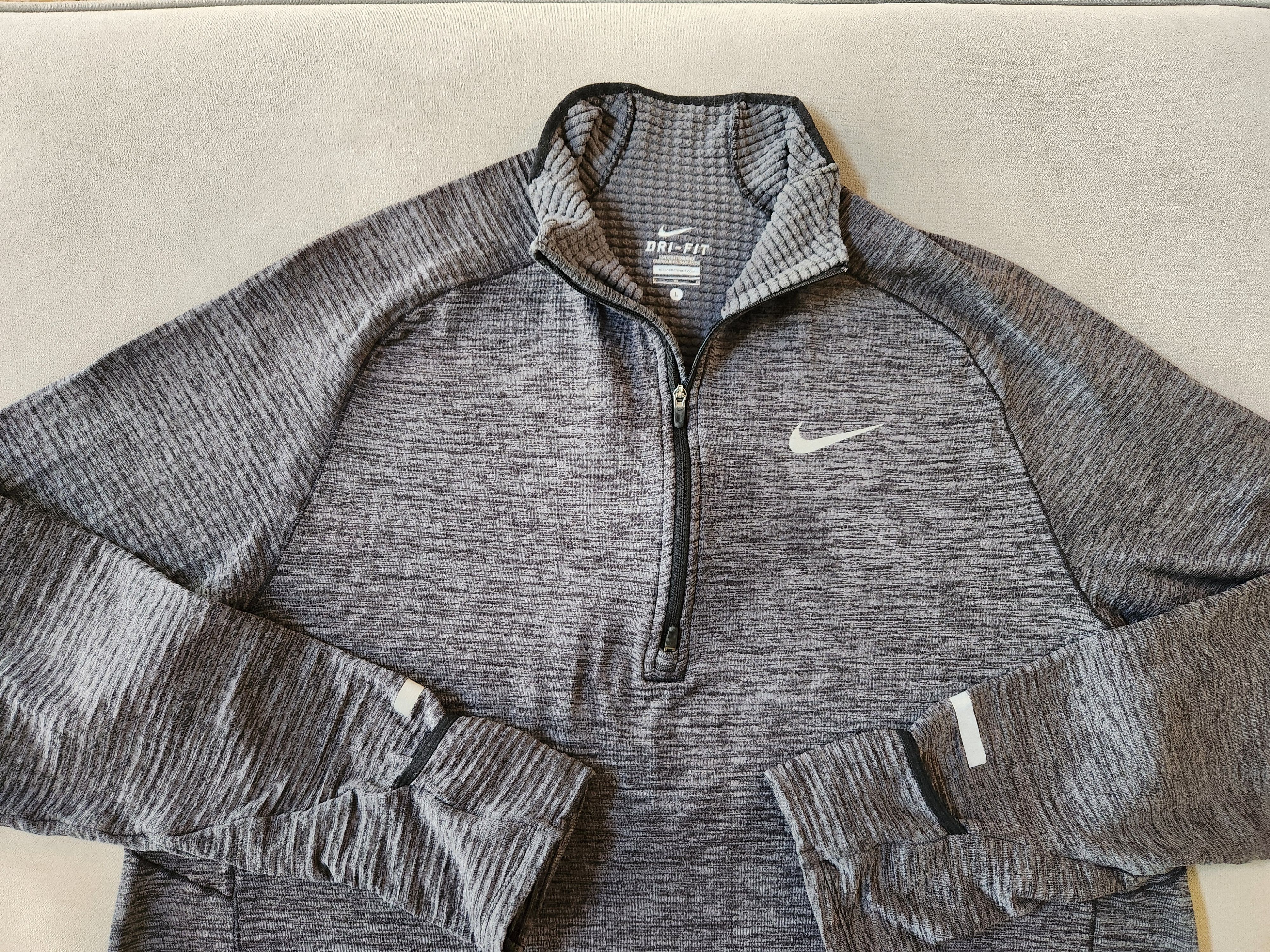 Nike dri-fit thumbhole sleeve reflective Size US L / EU 52-54 / 3 - 6 Thumbnail