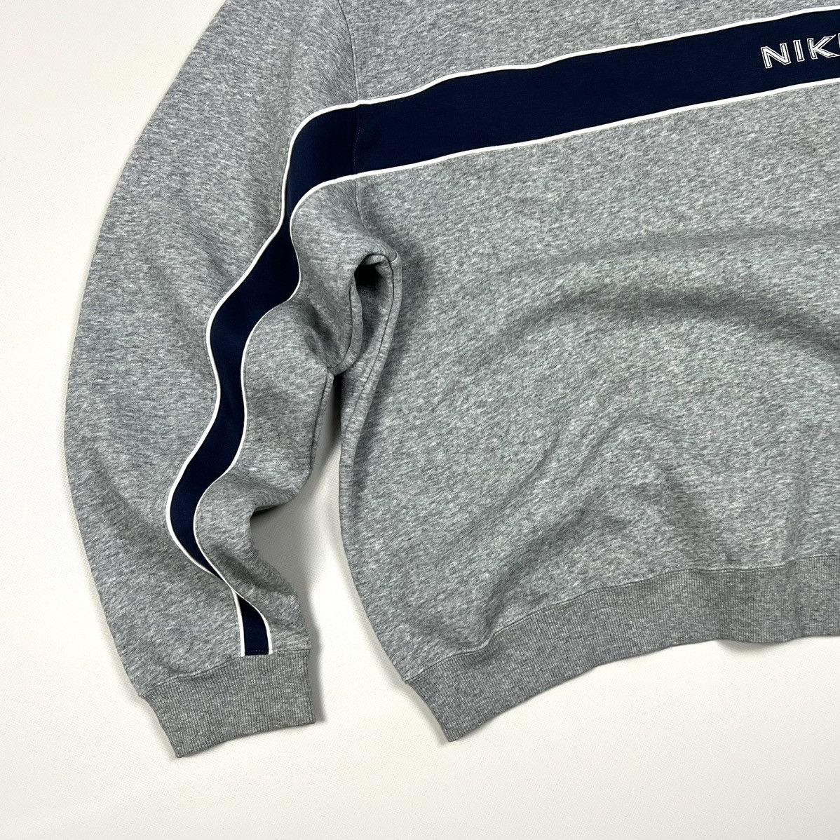 Nike × Vintage Vintage Nike Logo Cotton Grey Sweatshirt Y2k Men’s Size L Size US L / EU 52-54 / 3 - 6 Thumbnail
