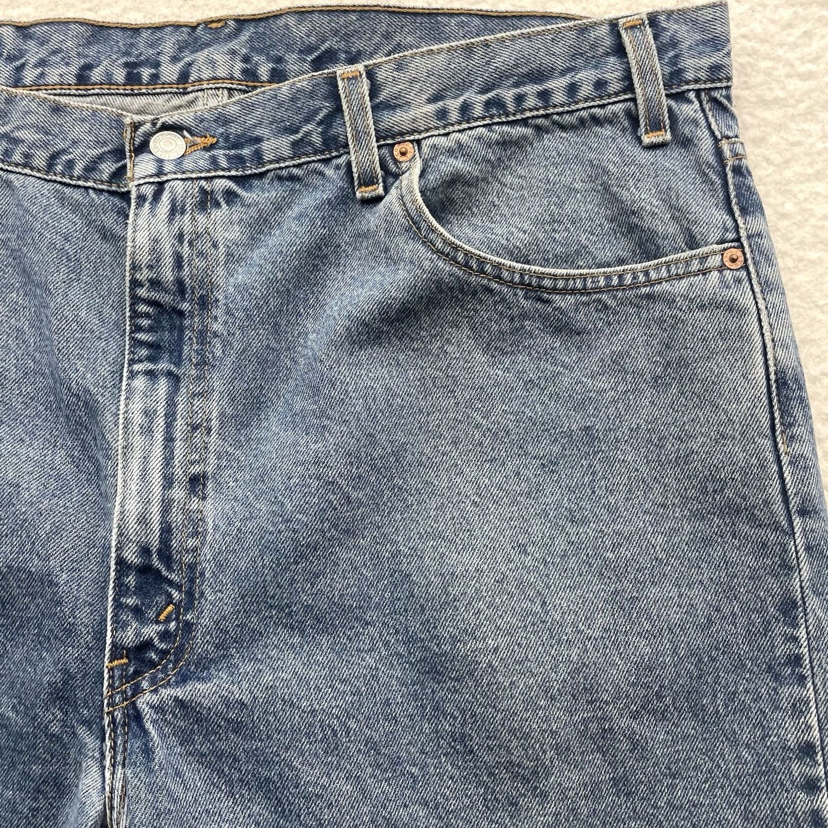 Levi's VINTAGE Levi's 505 Jeans Mens 42x32 Regular Fit Straight Leg Y2K Light Wash Blue Size US 42 / EU 58 - 3 Thumbnail