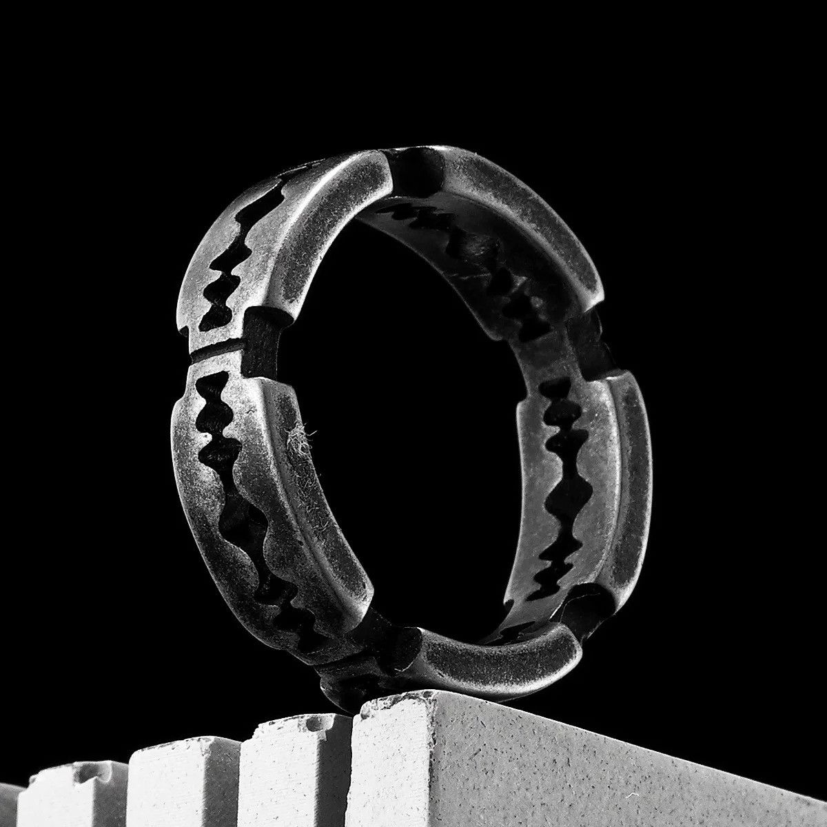 Jewelry Retro Razor Blade Ring Streetwear Jewelry Fashion Gift Size ONE SIZE - 3 Thumbnail