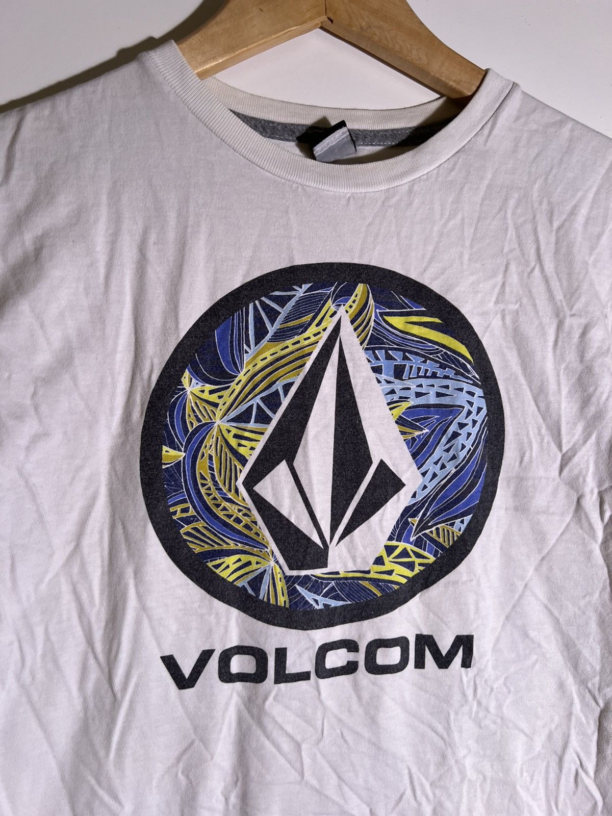 Vintage Y2K 2000’s VTG Vintage Volcom Streetwear Retro Logo T Shirt Size US M / EU 48-50 / 2 - 3 Thumbnail