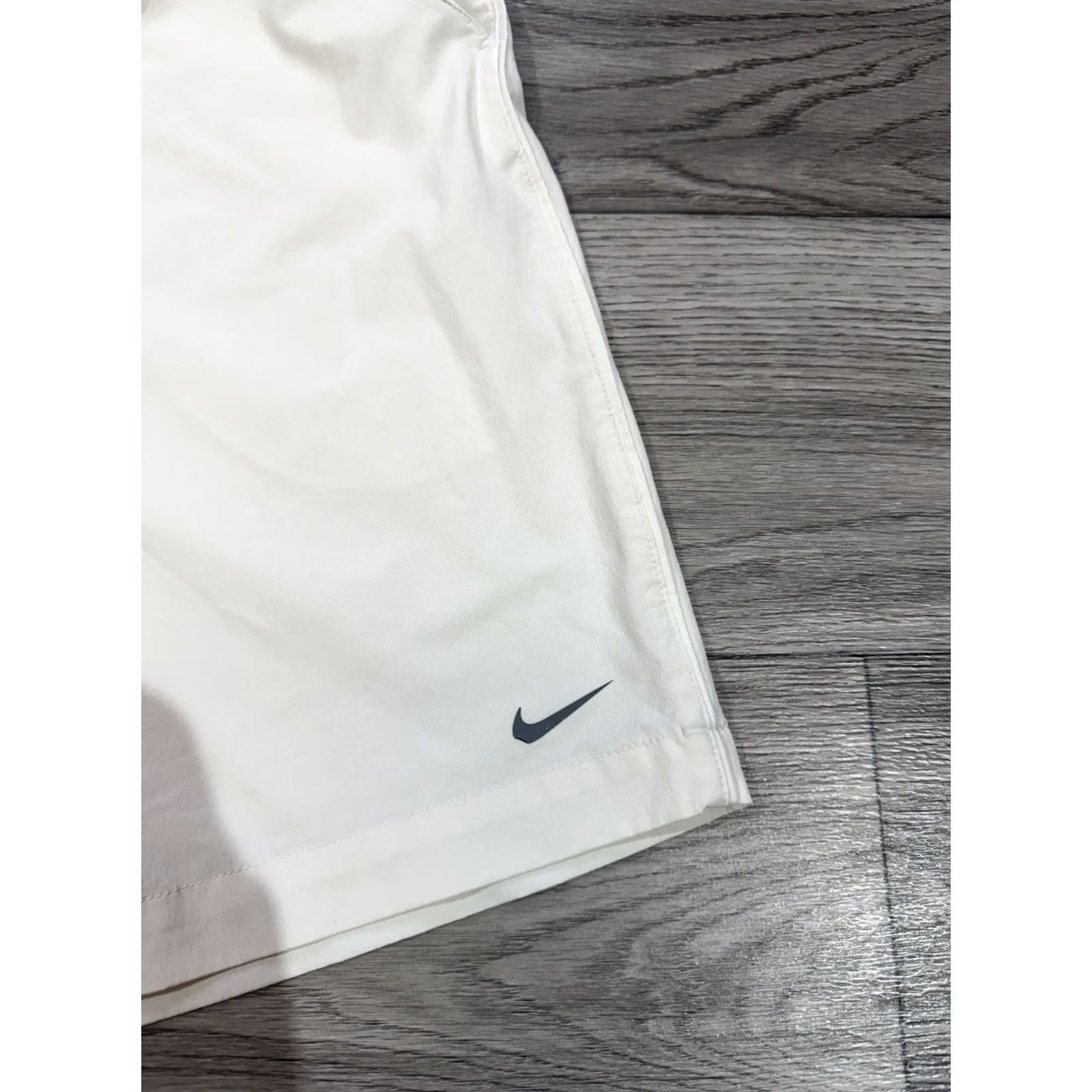 Nike VINTAGE Nike Tennis White Shorts Mens L Bermuda 237155-100 Sports Tennis White Size US 33 - 4 Thumbnail