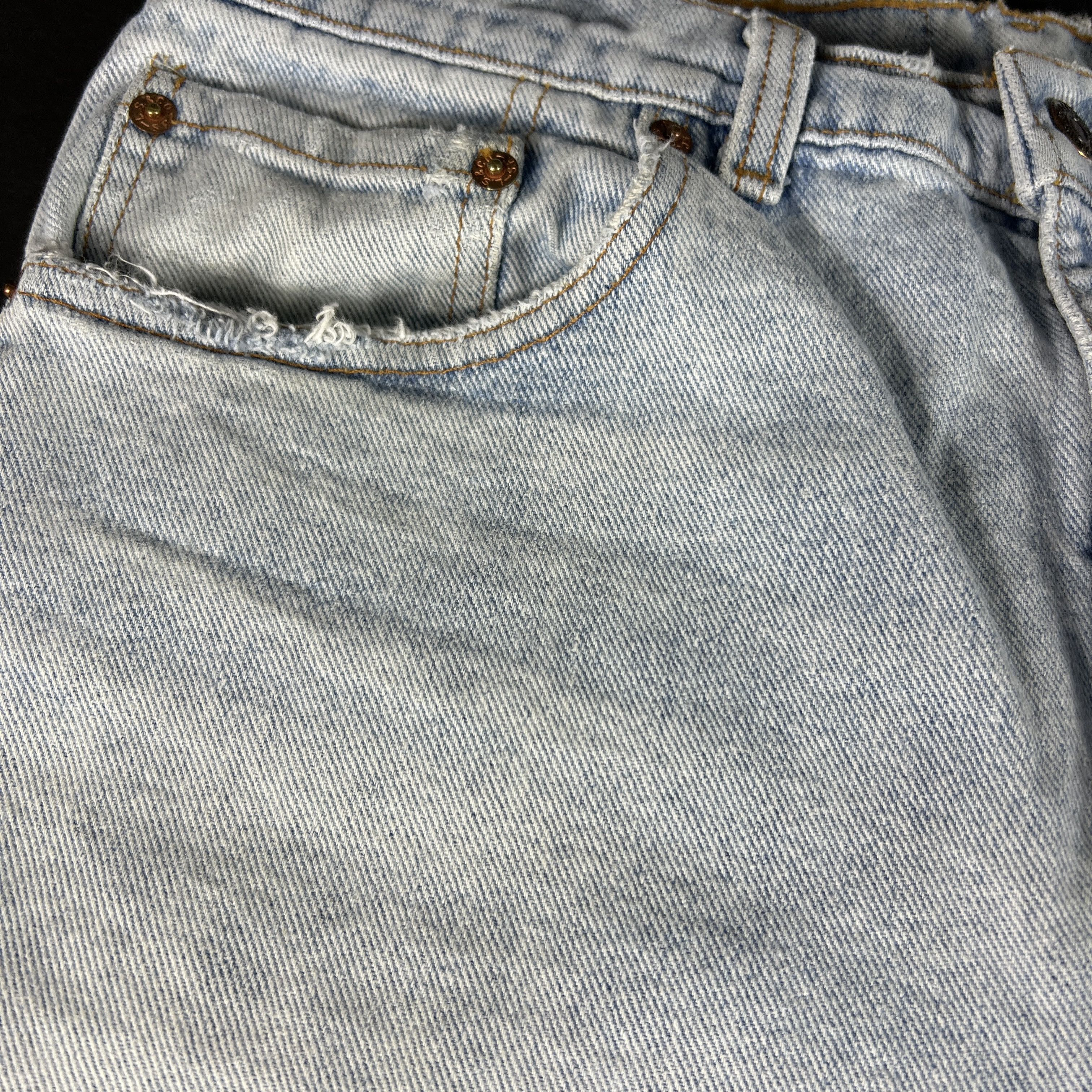 Levi's × Vintage VTG 90s Levi's Jeans 550 Relaxed Straight Light Blue Denim Size US 33 - 2 Thumbnail