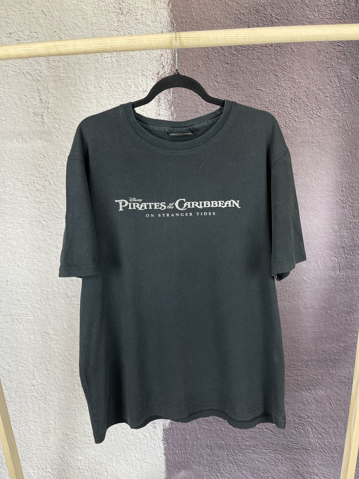 Disney Pirates of the Caribbean on stranger tides Disney big logo Size US L / EU 52-54 / 3 - 7 Thumbnail