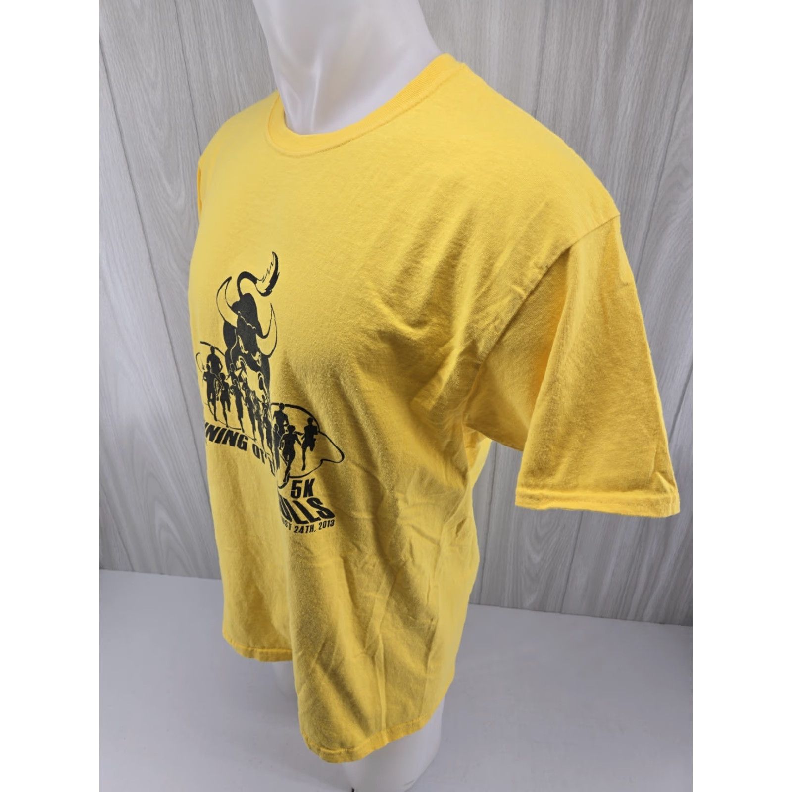 Gildan Running with the Bulls 5K Run T-Shirt Size Large Year 2013 8/24/2013 Shirt Mens L Yellow 2013 8/24/2013 Size US L / EU 52-54 / 3 - 5 Thumbnail
