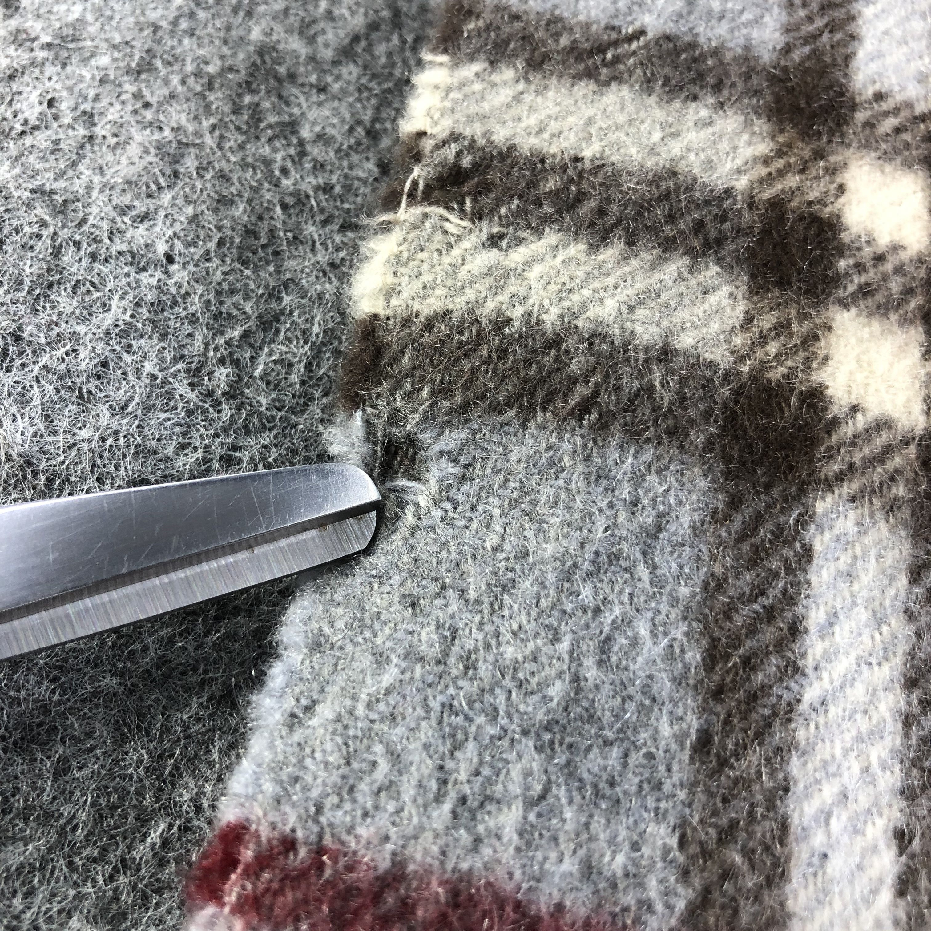 Burberry Burberrys Nova Check Cashmere Scarf Muffler V1642 Size ONE SIZE - 5 Thumbnail