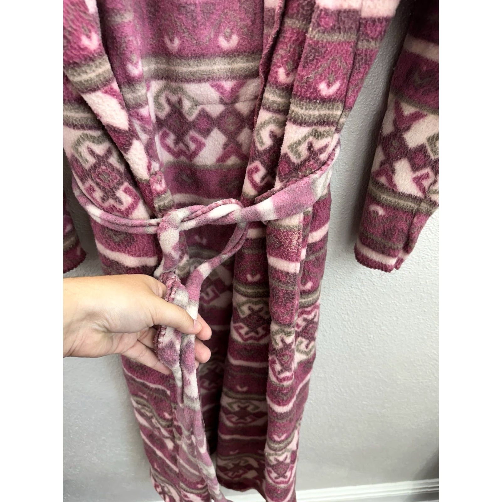 Vintage VINTAGE Night Gear Robe Women One Size Pink Aztec Lounge Wear Fleece Kimono Belted 80s 90s Style Womens Size ONE SIZE - 5 Thumbnail