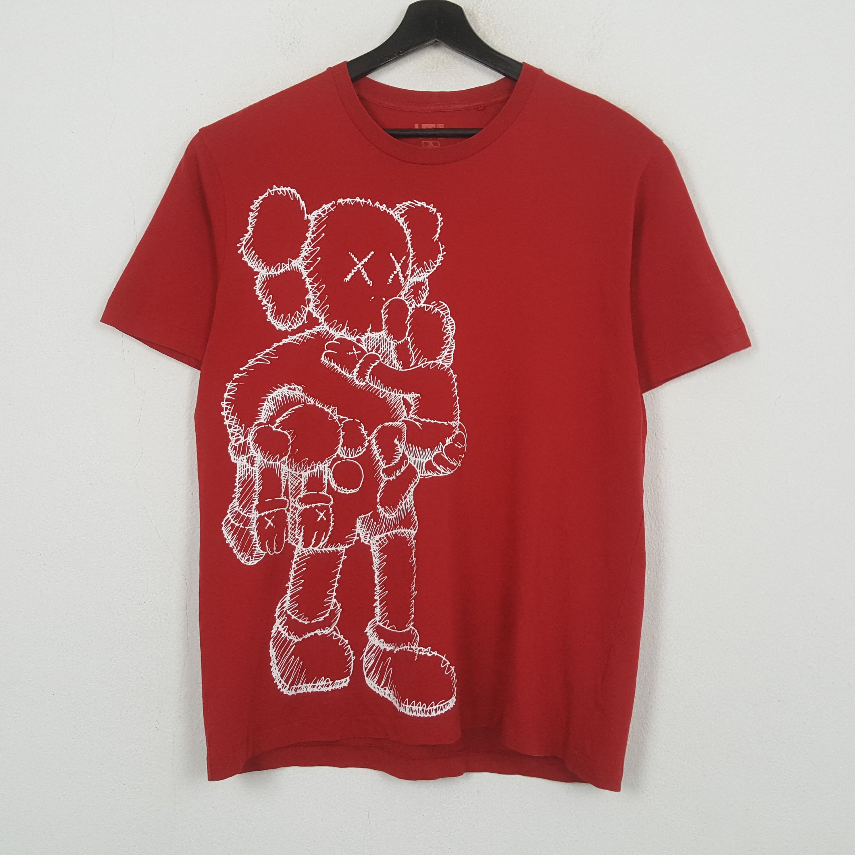 Uniqlo Uniqlo x KAWS Streetwear Style Tshirt RR29 Size US L / EU 52-54 / 3 - 1 Thumbnail