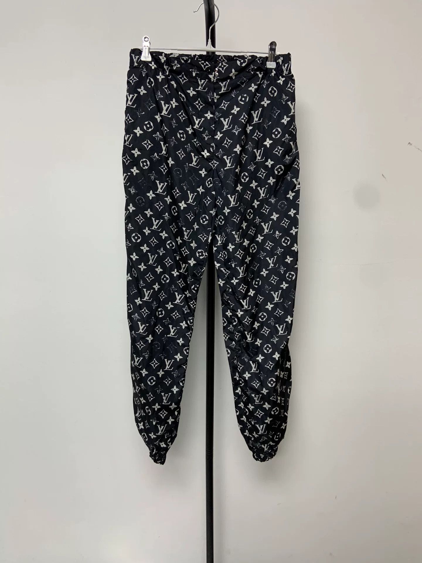 Louis Vuitton Louis Vuitton Cut-Out Print Knit Jogger Pants Size 28" / US 6 / IT 42 - 1 Thumbnail