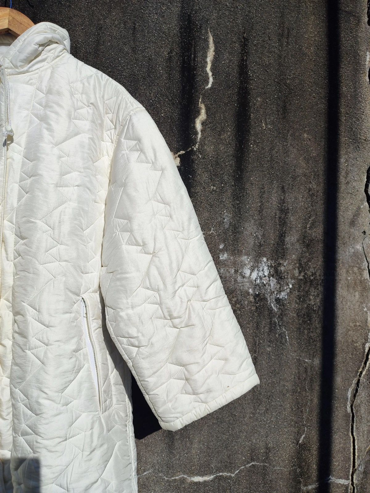 Designer × Japanese Brand Vividakiko Quilted Hooded Coat – Ivory (M) Size US M / EU 48-50 / 2 - 4 Thumbnail
