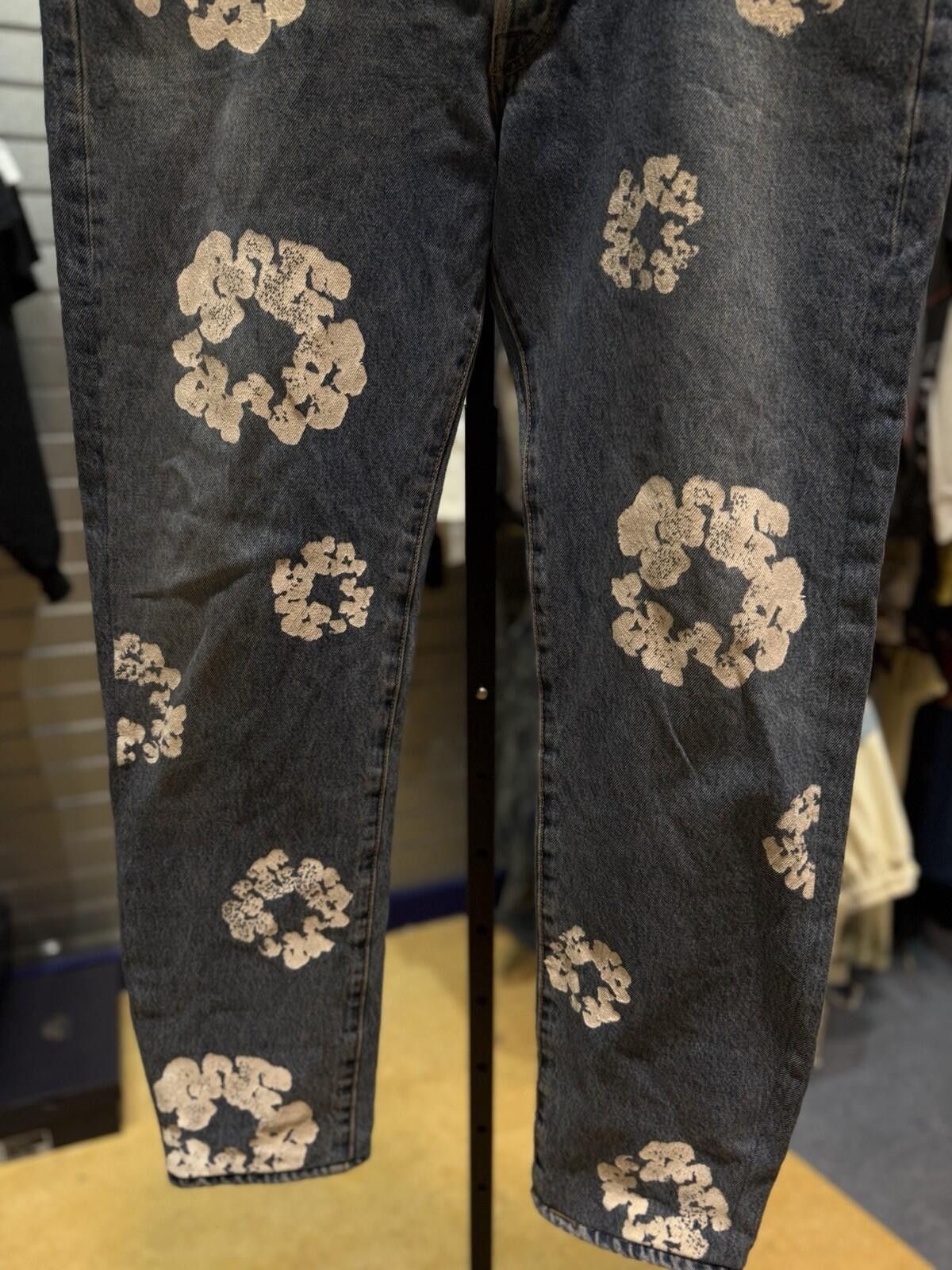 DENIM TEARS Denim Tears Light Washed Blue Cotton Wreath Jeans Size 36x34 Size US 36 / EU 52 - 3 Thumbnail