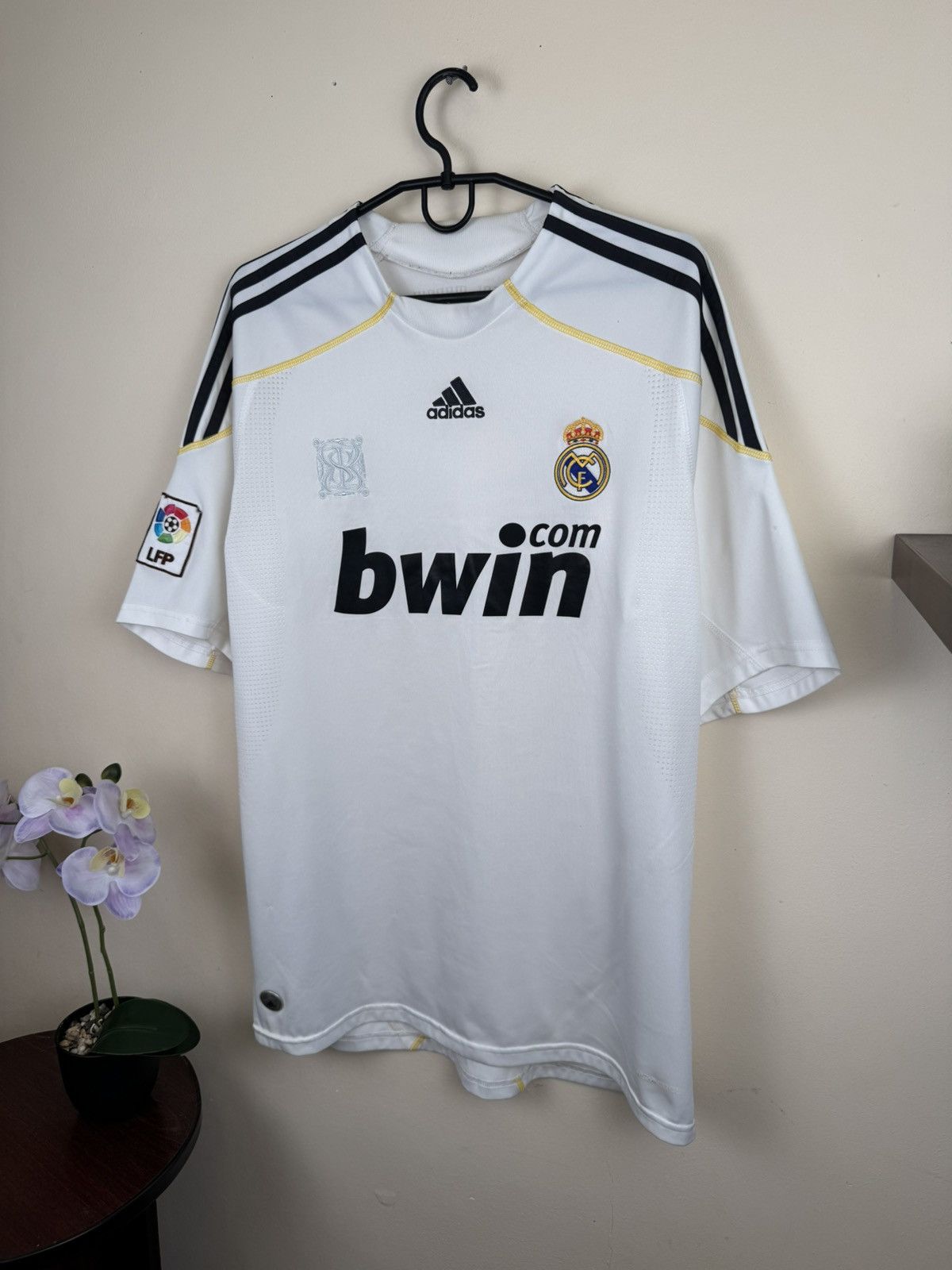 Adidas Adidas Real Madrid 2009-10 Home Jersey SHIRT Adidas L Size US L / EU 52-54 / 3 - 4 Thumbnail