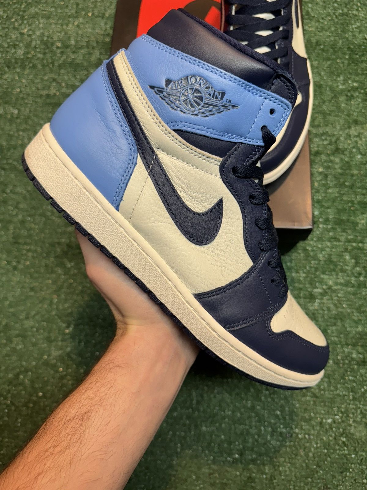Jordan Brand Jordan Retro 1 Obsidian Size 10.5 Size US 10.5 / EU 43-44 - 1 Thumbnail