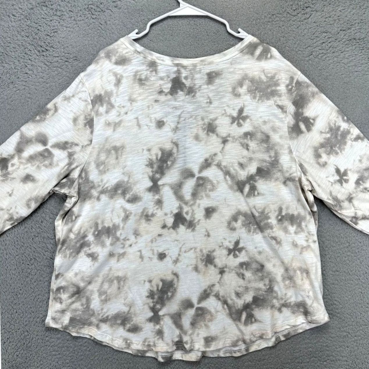 Vintage Tahari Top Womens 2X Plus White Grey Tie-Dye V-Neck Blouse Size XXL / US 16-18 / IT 52-54 - 5 Thumbnail