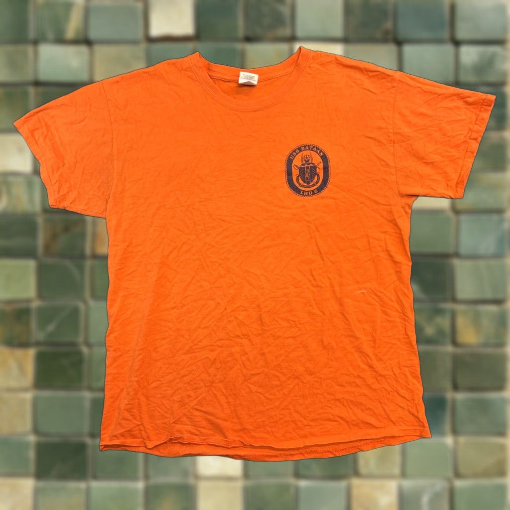 Gildan Gildan T-Shirt Men’s Large Orange USS Bataan LHD 5 US Navy Shirt Mens L Orange USS Bataan LHD 5 Gildan Size US L / EU 52-54 / 3 - 1 Thumbnail