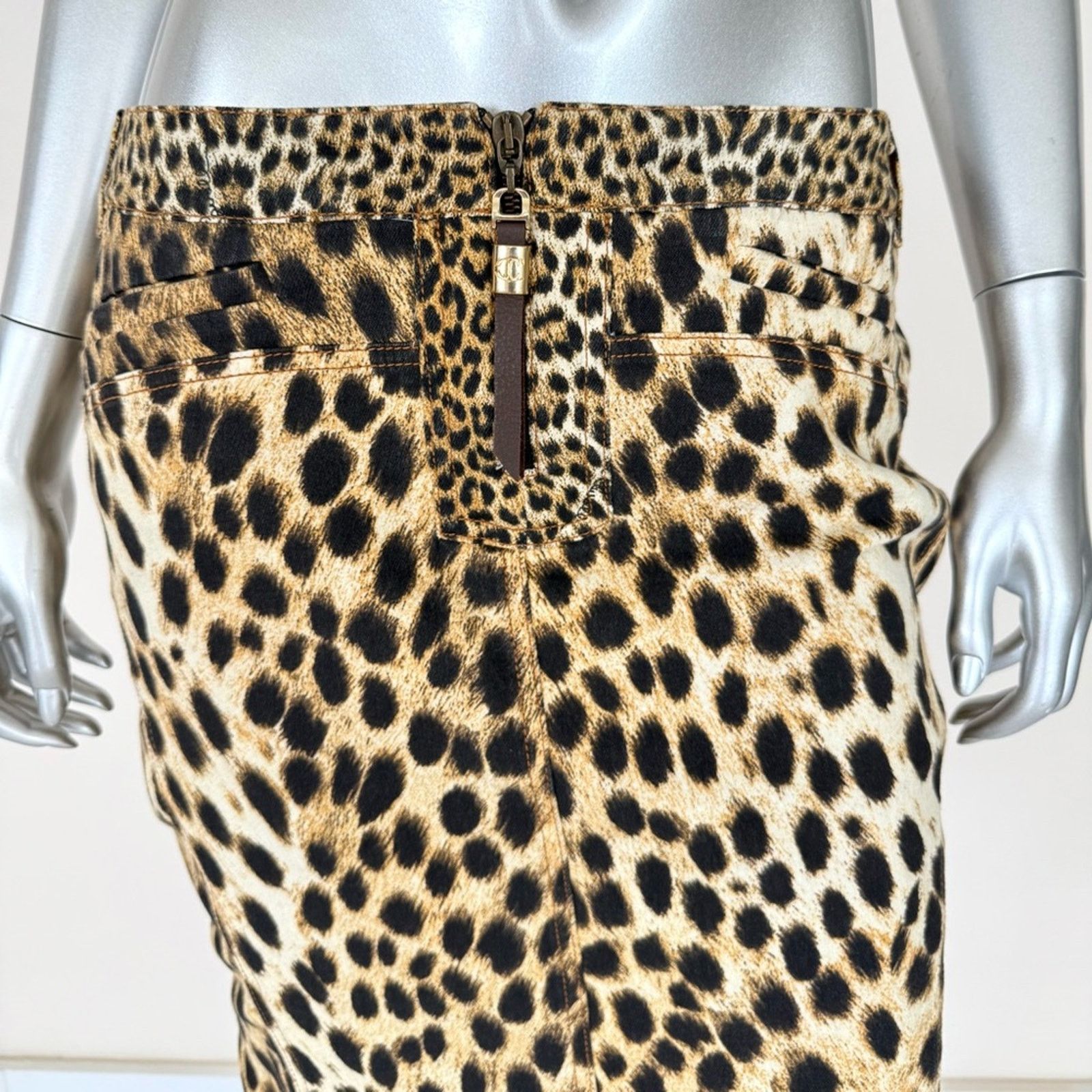 Just Cavalli Just Cavalli leopard print skirt size 42IT or 6US Authentic Size 28" / US 6 / IT 42 - 2 Thumbnail