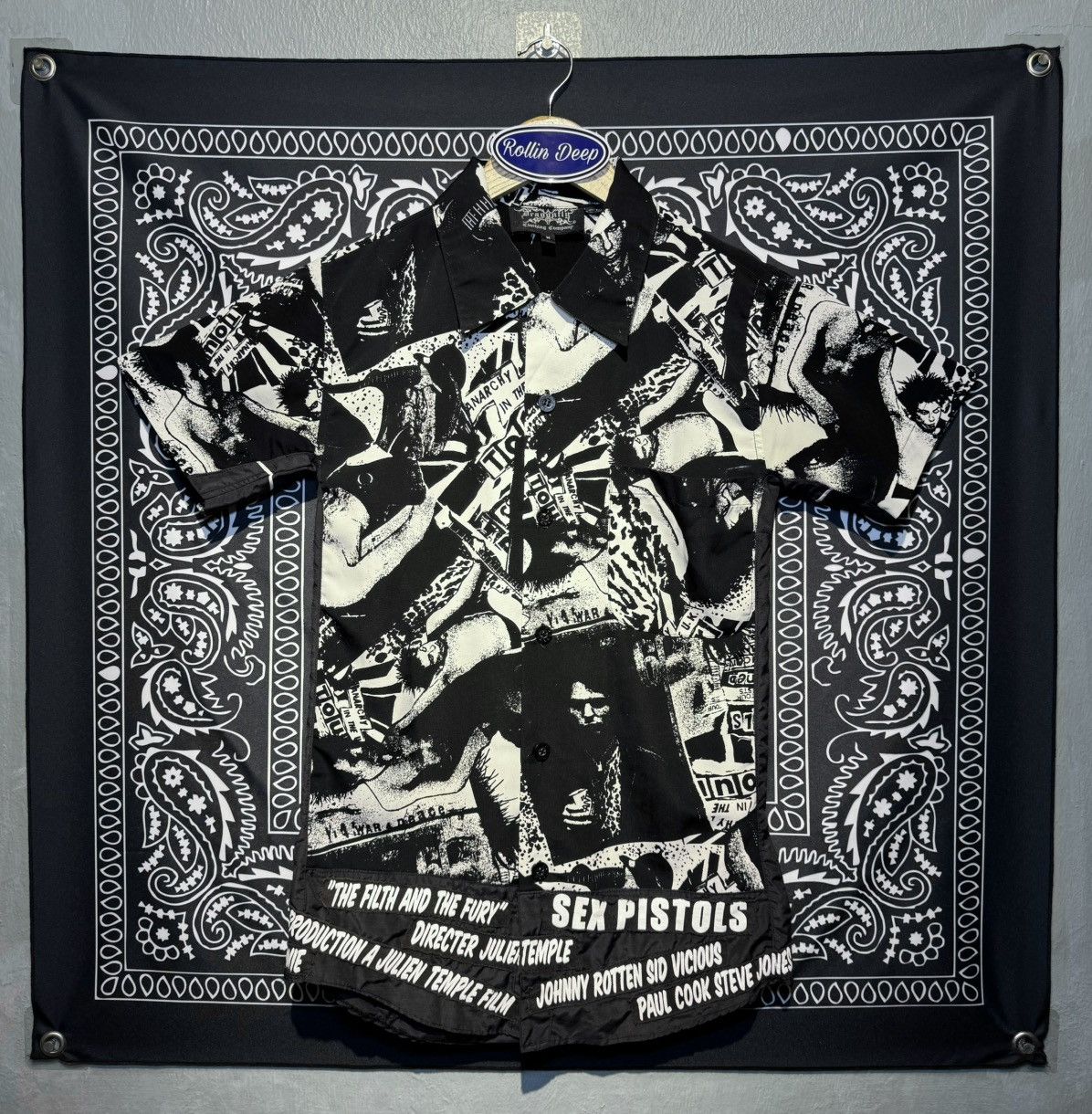 Vintage Rare Vintage 90s Sex Pistols All Over Print Shirt Size US M / EU 48-50 / 2 - 1 Thumbnail