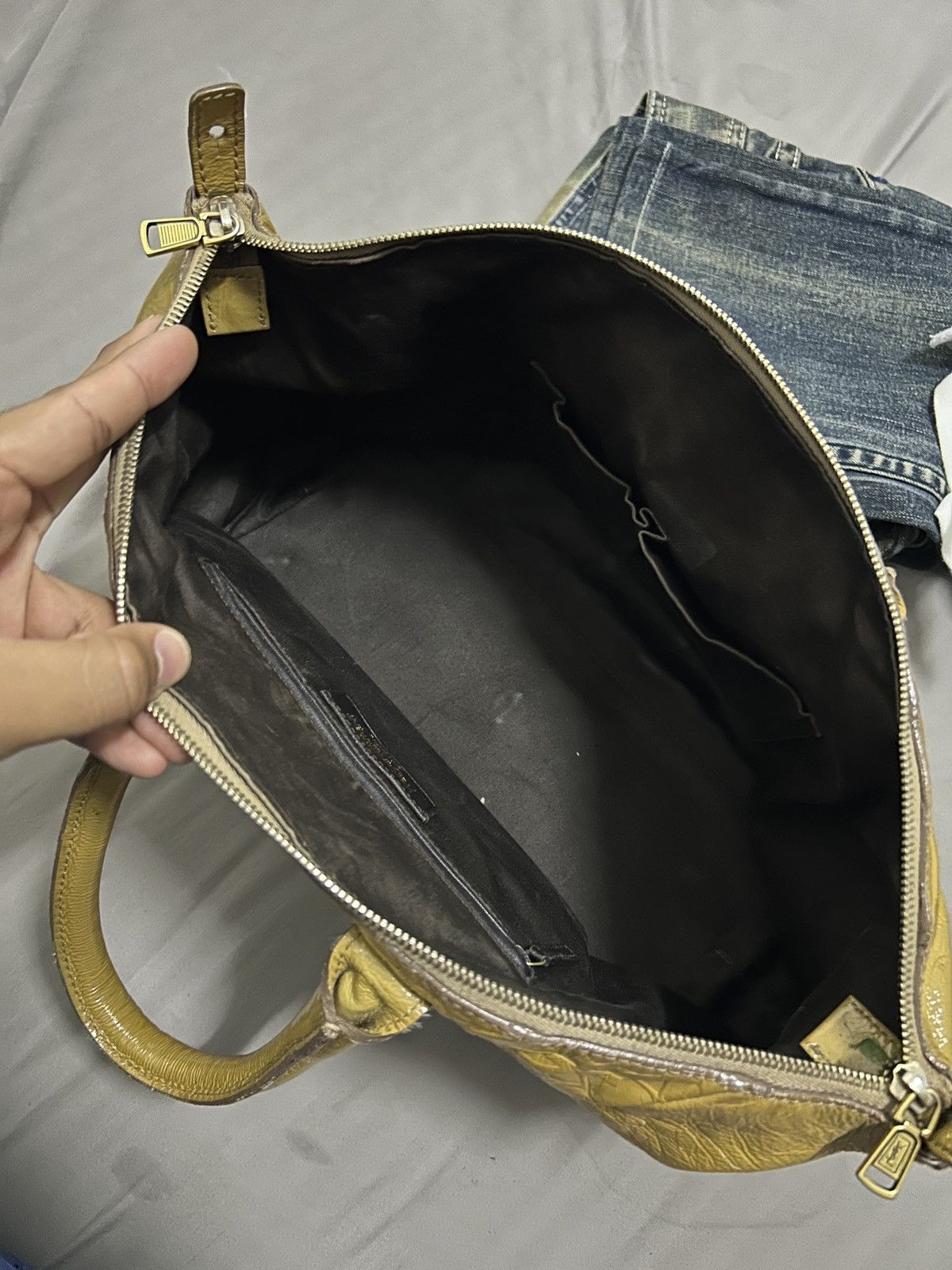 Yves Saint Laurent Yves Saint Laurent Leather Handbag Size ONE SIZE - 9 Thumbnail