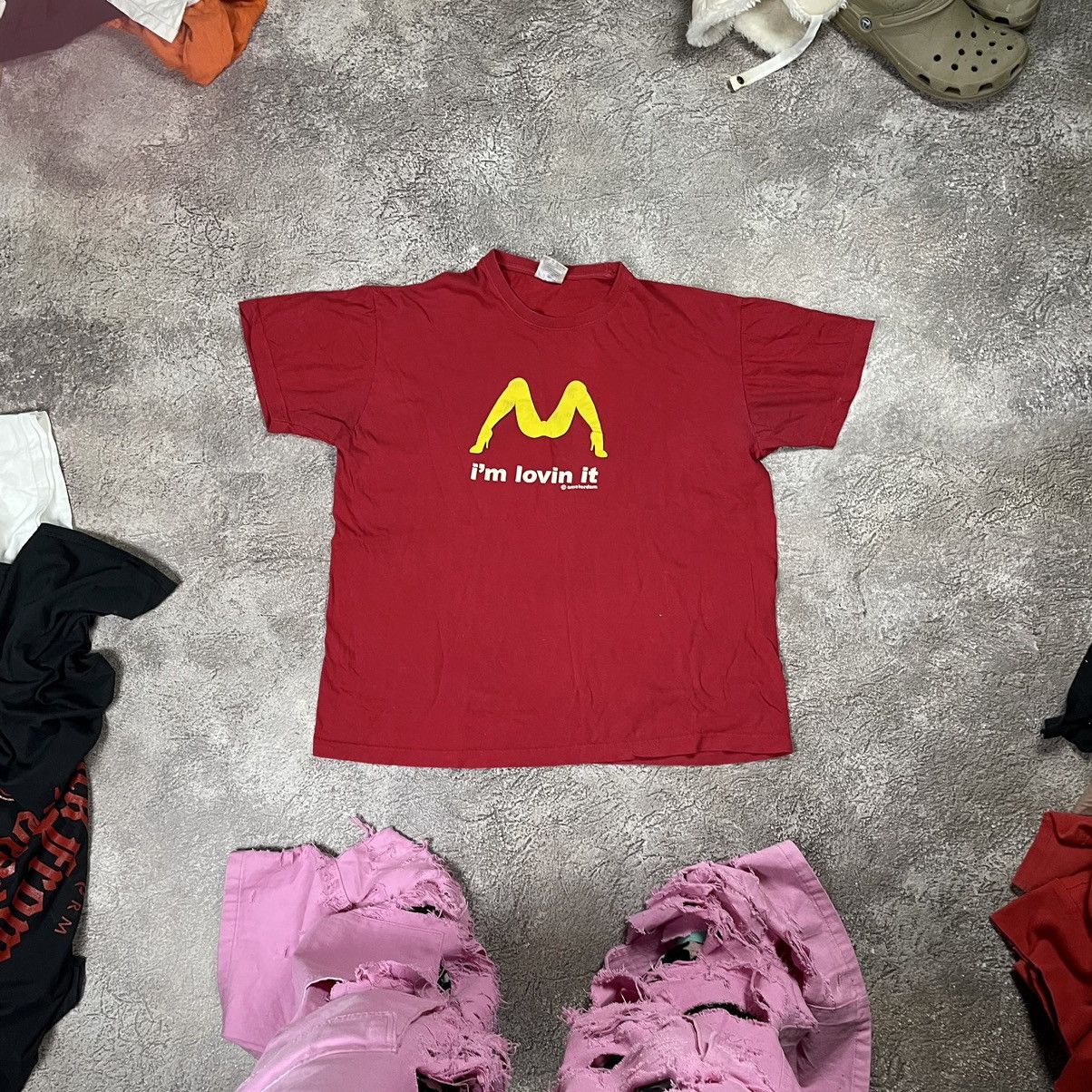 Vintage Vintage Y2K Im Lovin It Graphic Tee Red Streetwear Baggy M Size US M / EU 48-50 / 2 - 1 Thumbnail