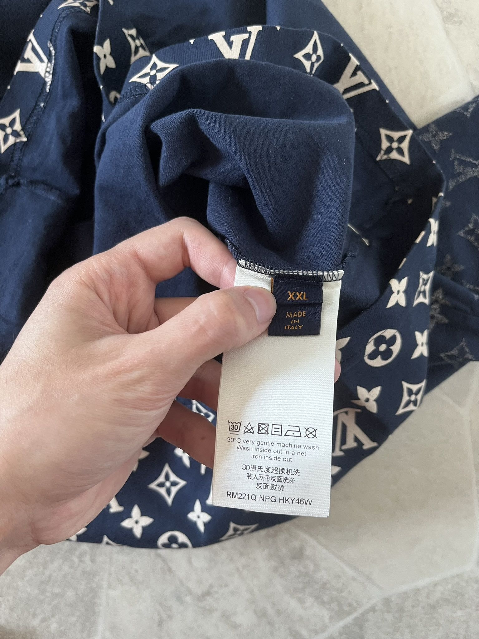 Louis Vuitton Louis Vuitton Monogram Gradient Dark Blue T-shirt Size US XXL / EU 58 / 5 - 7 Thumbnail