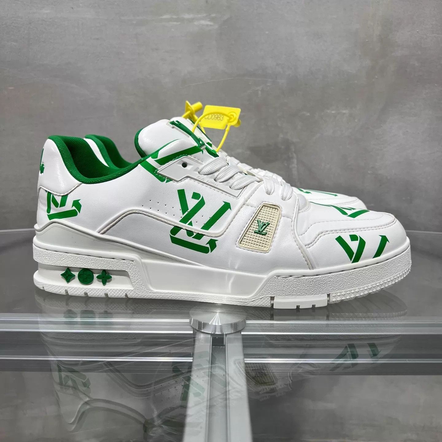 Louis Vuitton Louis Vuitton Trainer Eco Green UK7 CD0983 Size US 8 / EU 41 - 4 Thumbnail