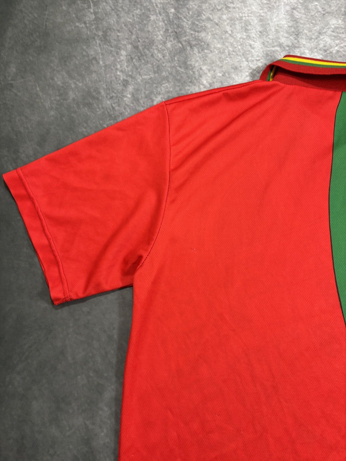 Vintage Vintage Portugal Soccer Jersey Collar All Over Print 2000s S Size US M / EU 48-50 / 2 - 7 Thumbnail
