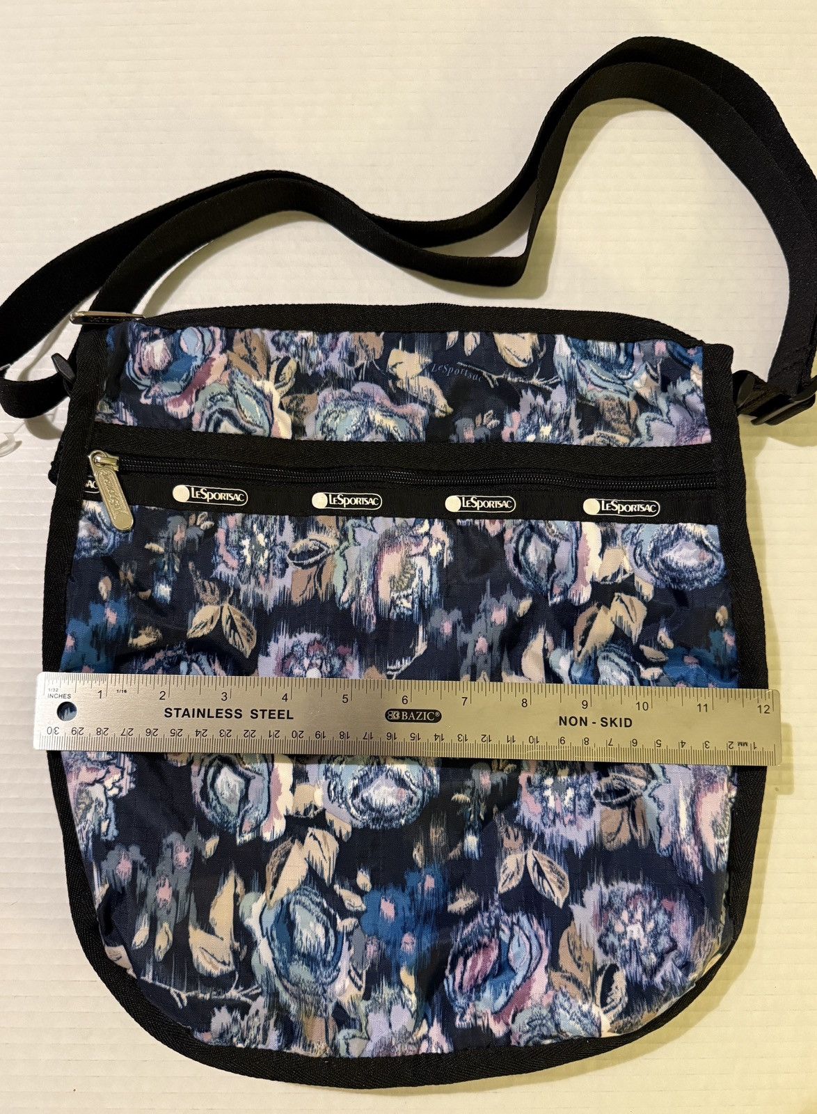 LeSportsac LeSportsac Flower Cluster Nylon Crossbody NWOT Adjust Strap Size ONE SIZE - 2 Thumbnail