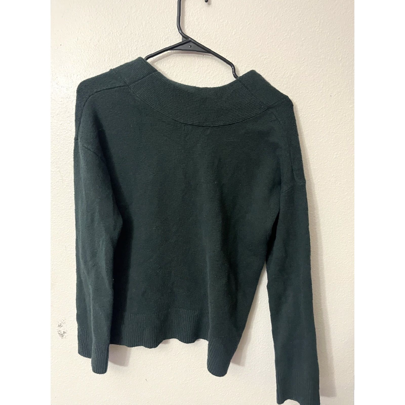 Banana Republic Banana Republic Women V-Neck Solid Sweater Size Small Green Solid Size S / US 4 / IT 40 - 3 Thumbnail